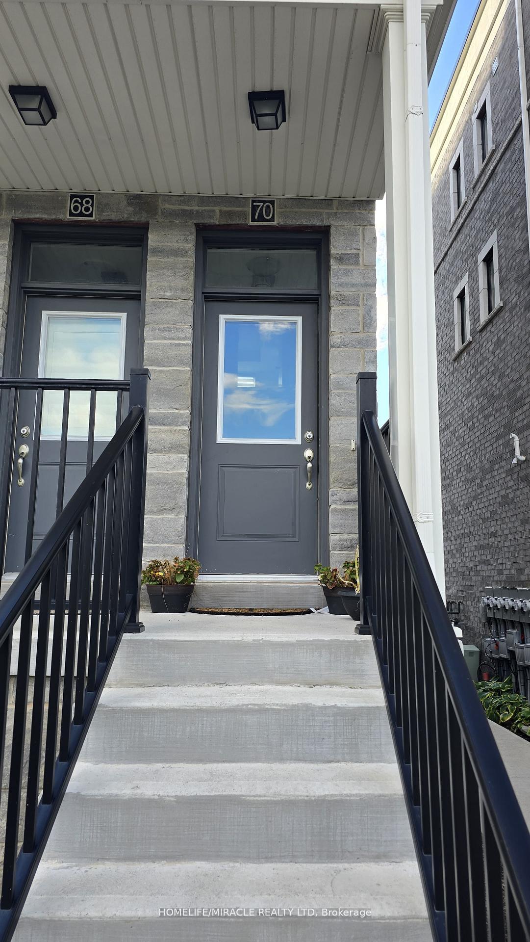 Front of Unit 70, 383 Dundas Street E