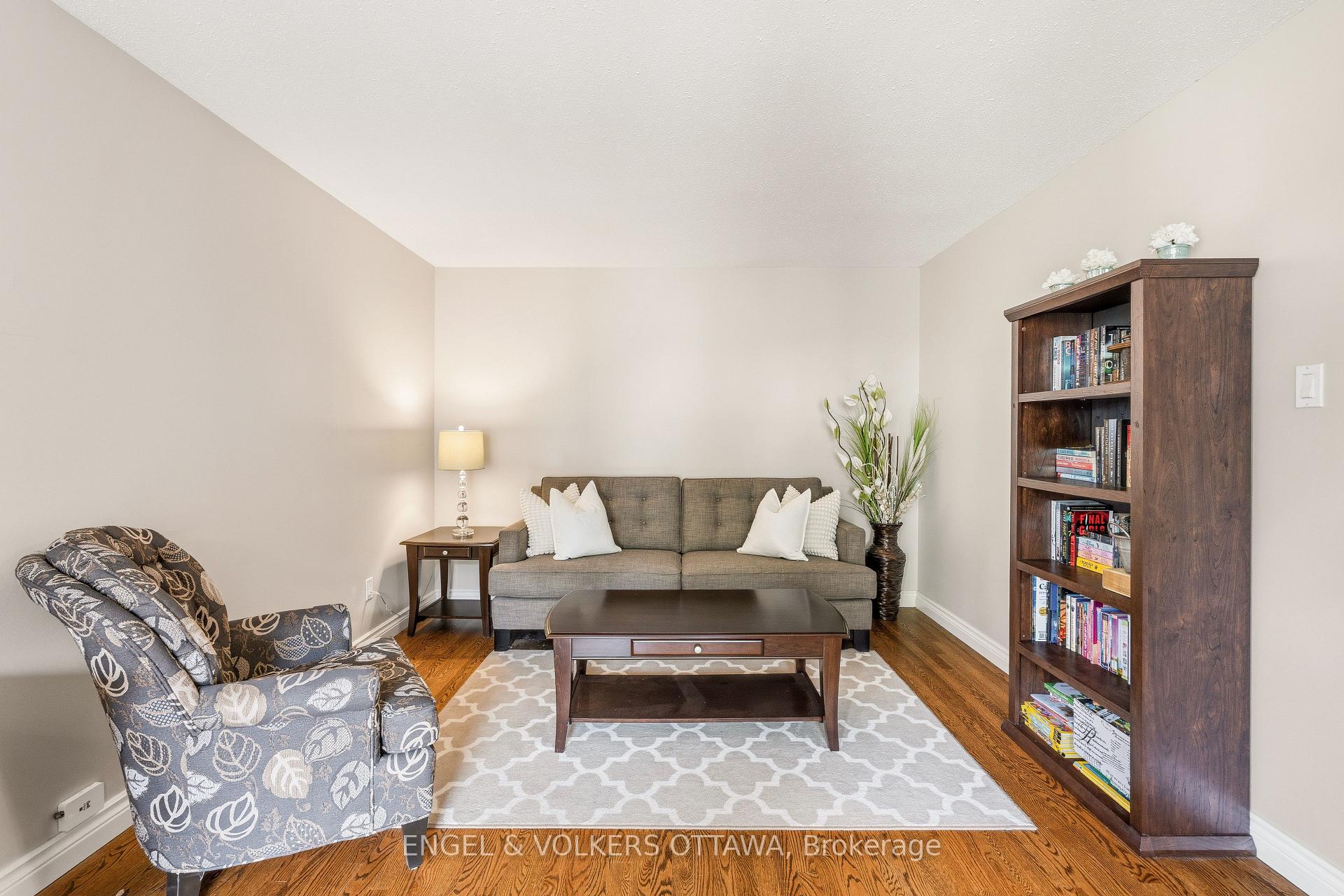 Photo 10 of 1721 Hunter's Run Drive, Ottawa, Chapel Hill — HOMEH