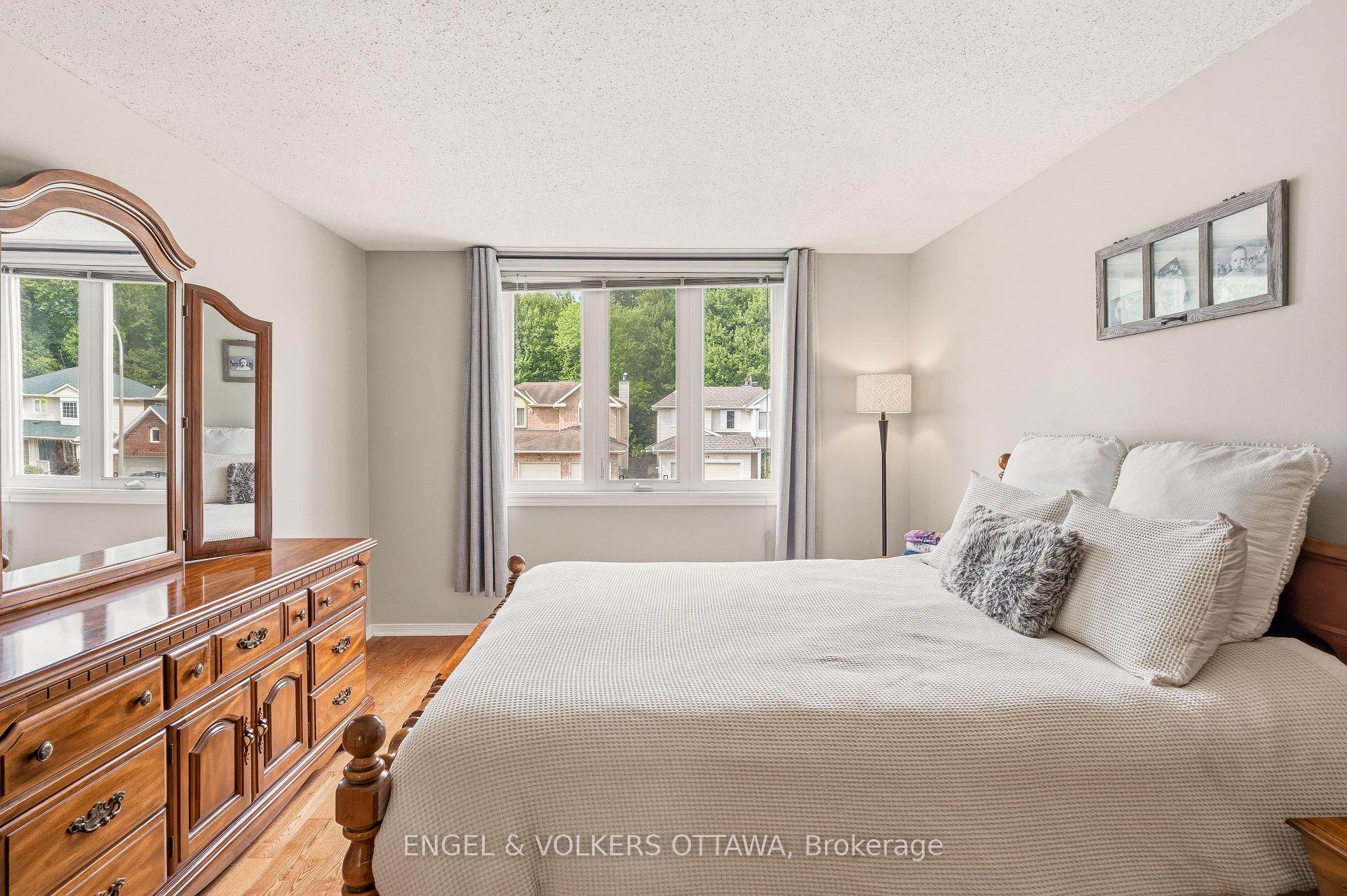 Photo 16 of 1721 Hunter's Run Drive, Ottawa, Chapel Hill — HOMEH