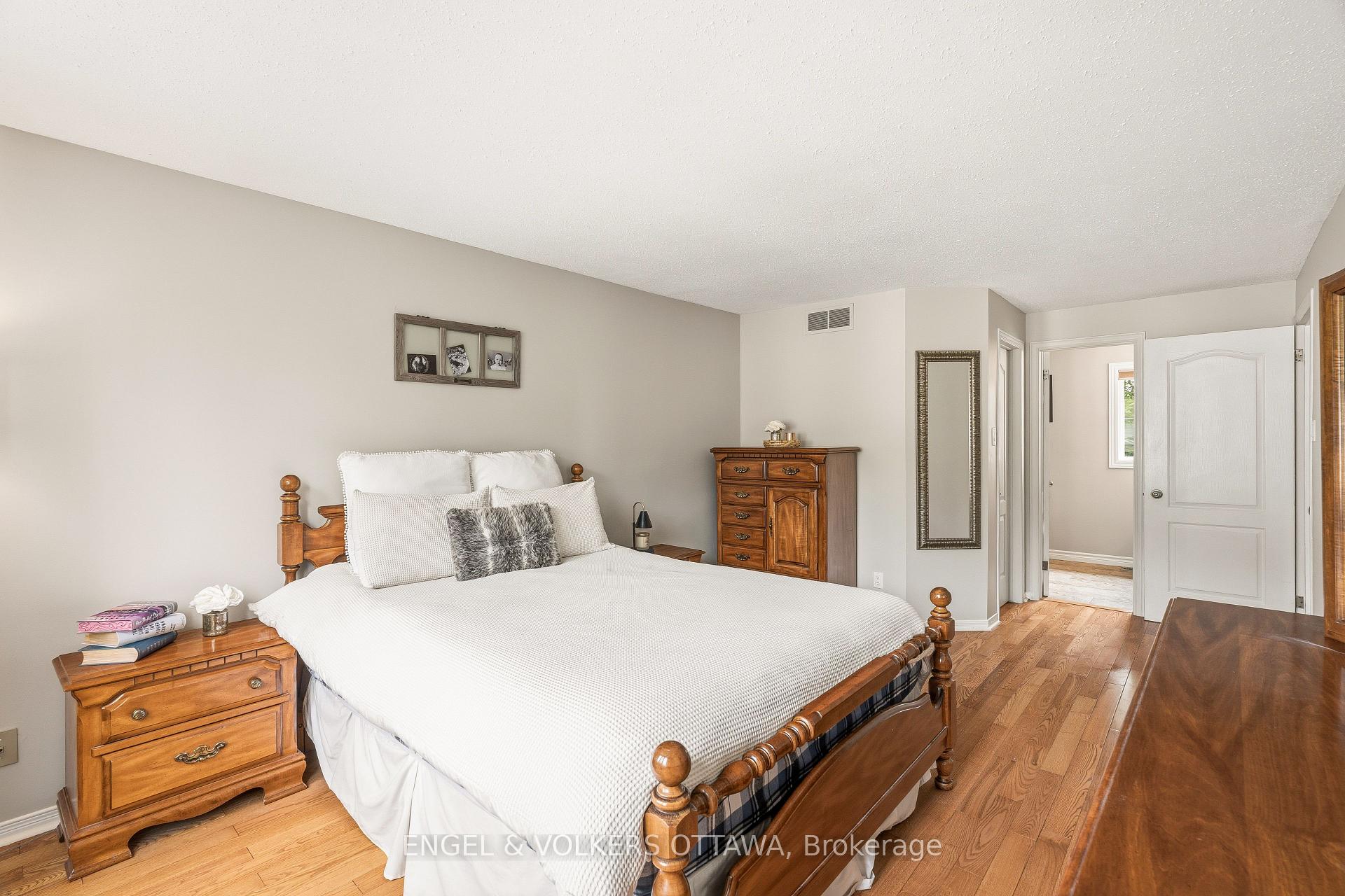 Photo 17 of 1721 Hunter's Run Drive, Ottawa, Chapel Hill — HOMEH