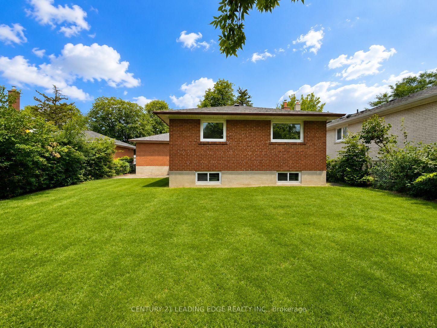 Photo 2 of 46 Adamede Crescent, North York, Bayview Woods-Steeles — HOMEH
