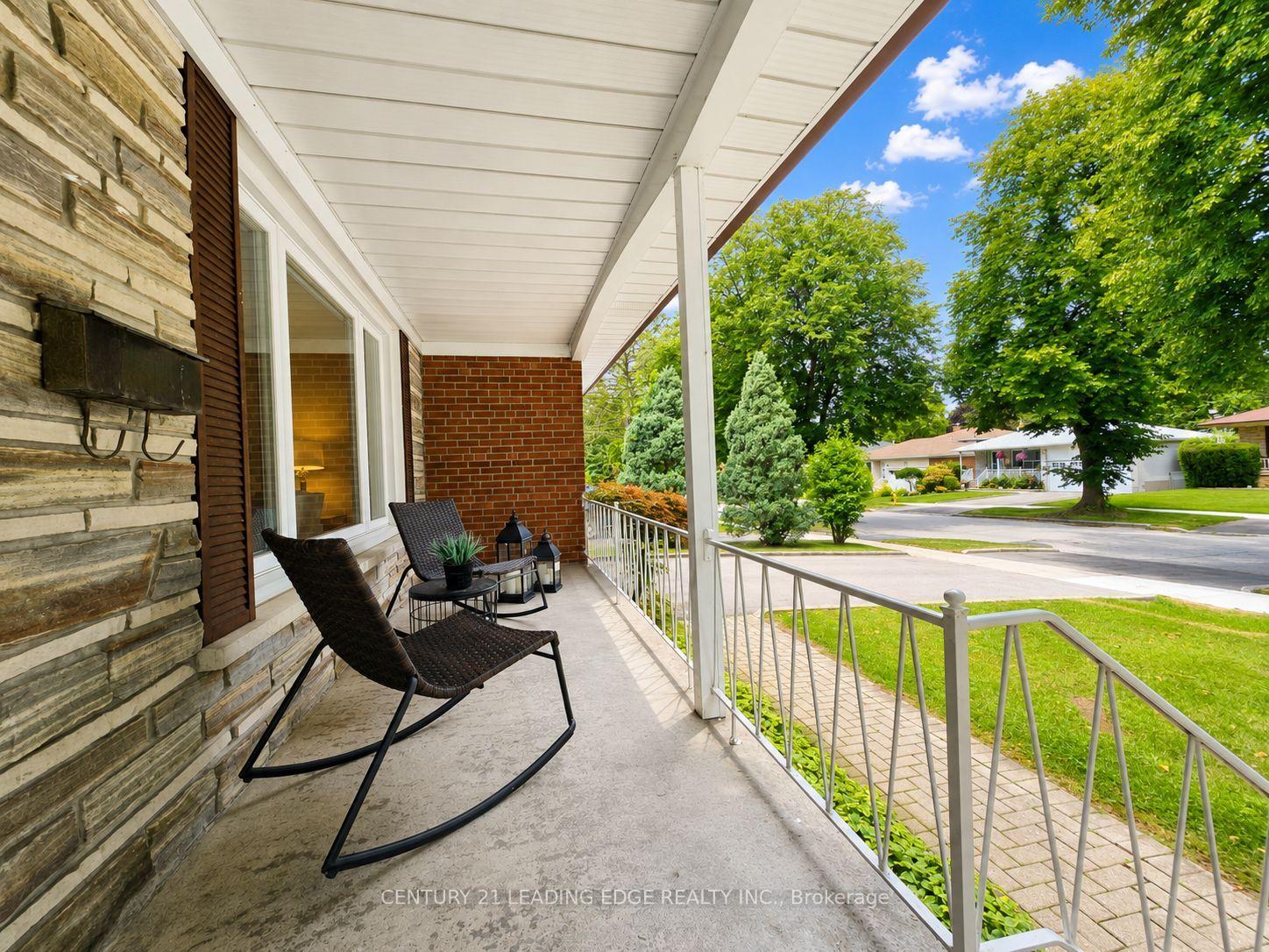 Photo 4 of 46 Adamede Crescent, North York, Bayview Woods-Steeles — HOMEH