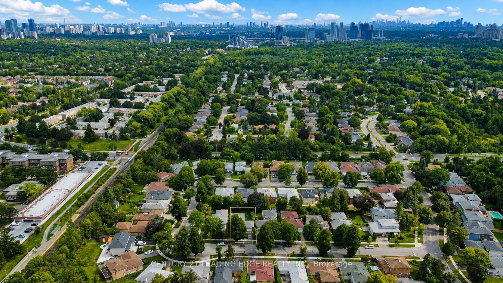 Photo 40 of 46 Adamede Crescent, North York, Bayview Woods-Steeles — HOMEH