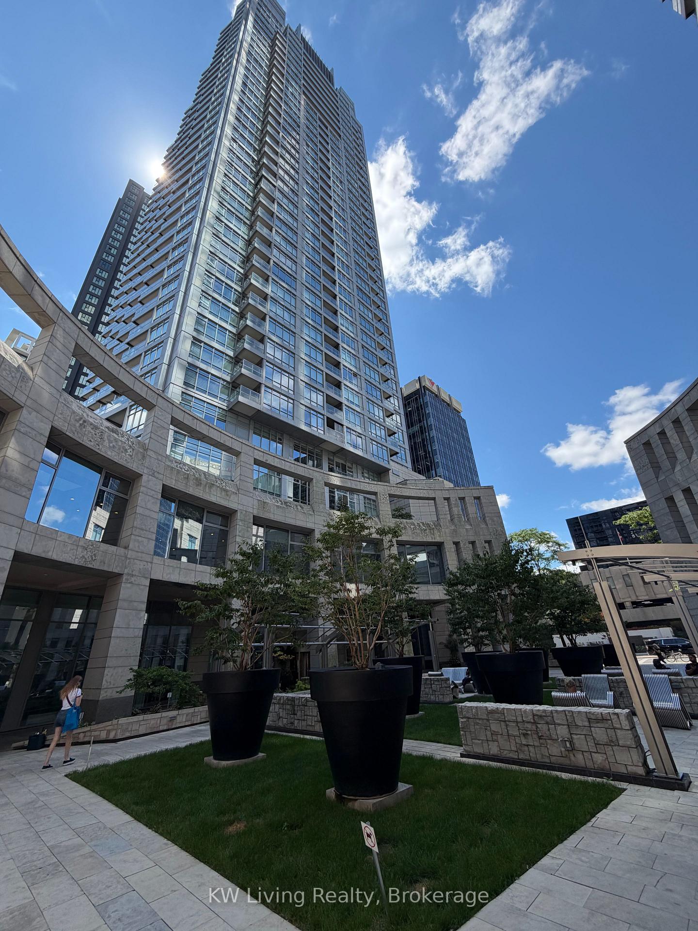 Photo 2 of Unit 1112, 2181 Yonge Street, Toronto, Mount Pleasant West — HOMEH