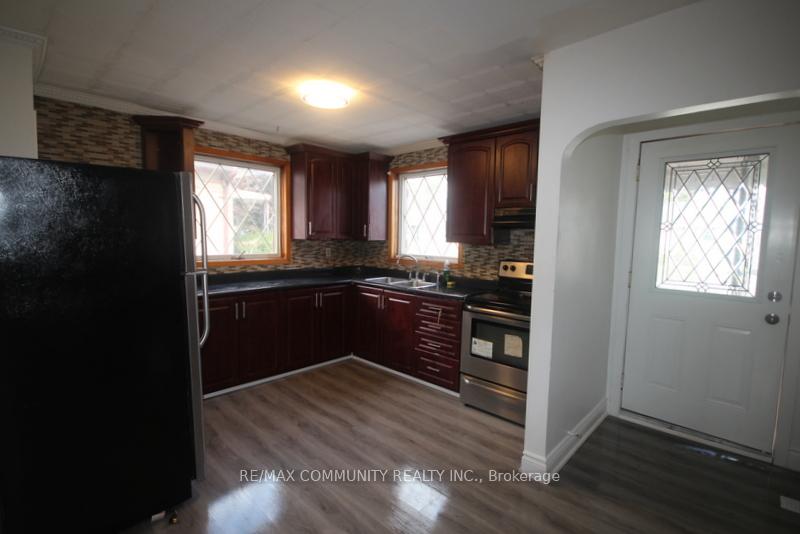 Photo 3 of 64 Admiral Road, Ajax, South East — HOMEH
