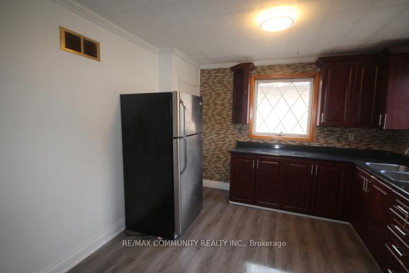 Photo 4 of 64 Admiral Road, Ajax, South East — HOMEH