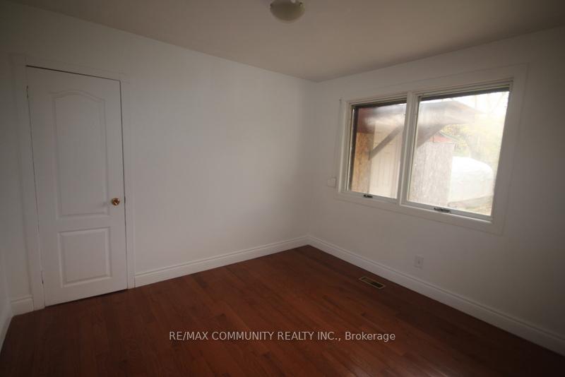 Photo 9 of 64 Admiral Road, Ajax, South East — HOMEH