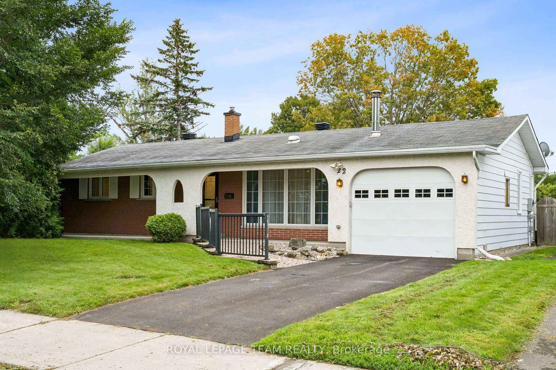Photo 1 of 22 Redpine Drive, Ottawa, Borden Farm/Stewart Farm/Carleton Heights/Parkwood Hills — HOMEH