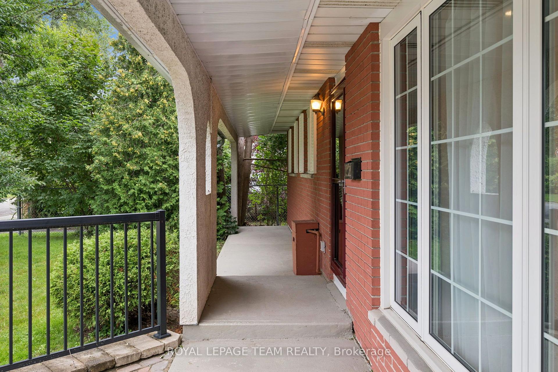 Photo 2 of 22 Redpine Drive, Ottawa, Borden Farm/Stewart Farm/Carleton Heights/Parkwood Hills — HOMEH