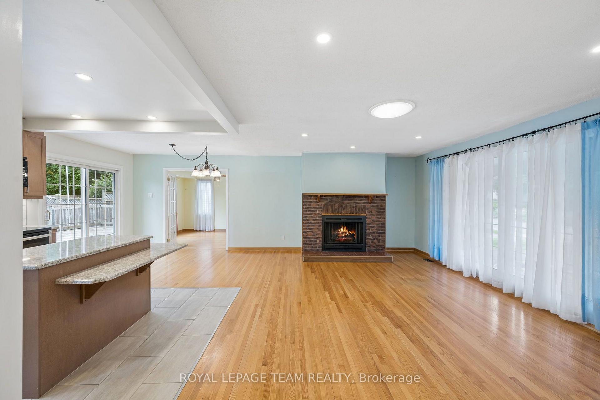 Photo 4 of 22 Redpine Drive, Ottawa, Borden Farm/Stewart Farm/Carleton Heights/Parkwood Hills — HOMEH