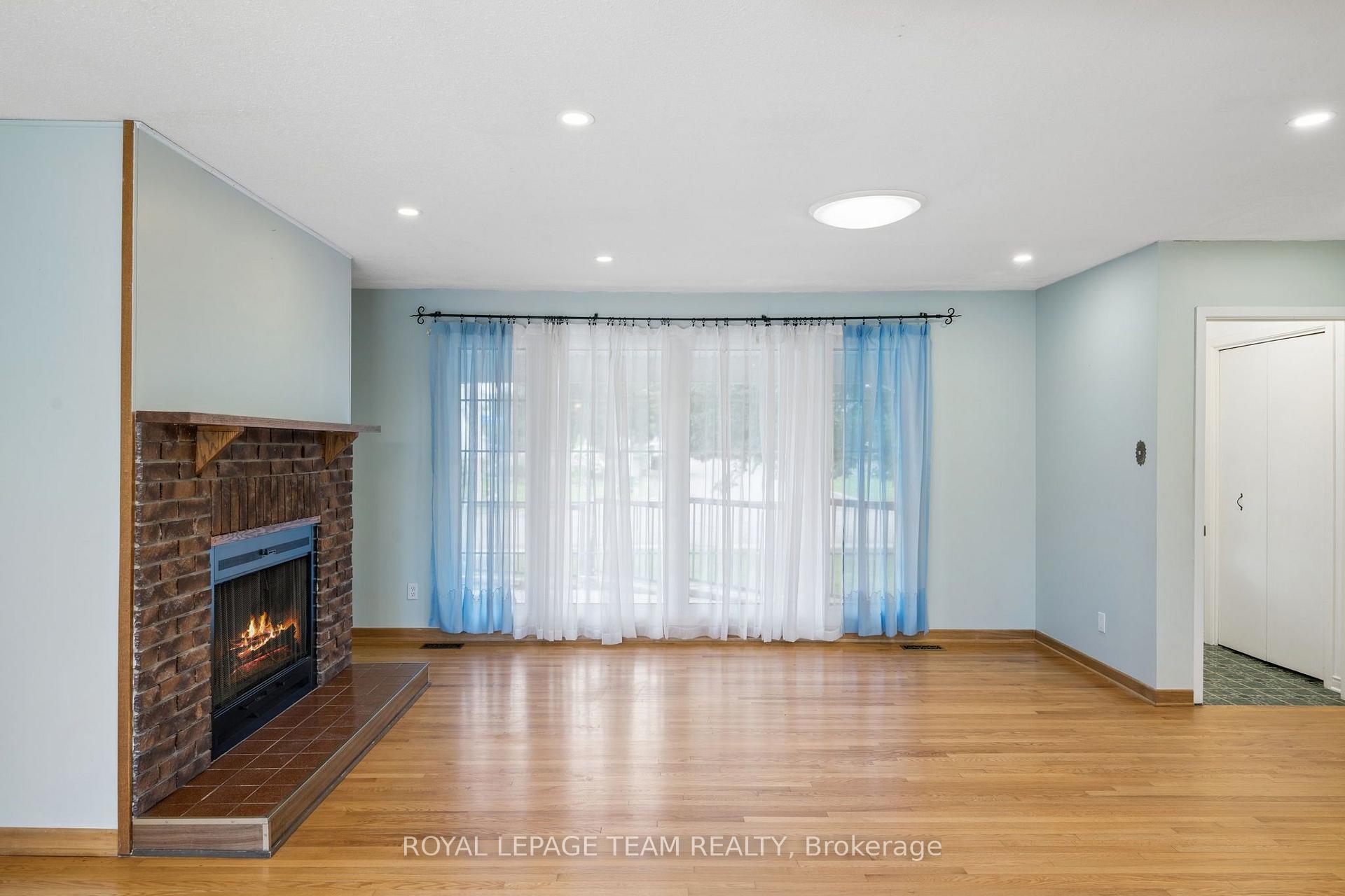 Photo 5 of 22 Redpine Drive, Ottawa, Borden Farm/Stewart Farm/Carleton Heights/Parkwood Hills — HOMEH