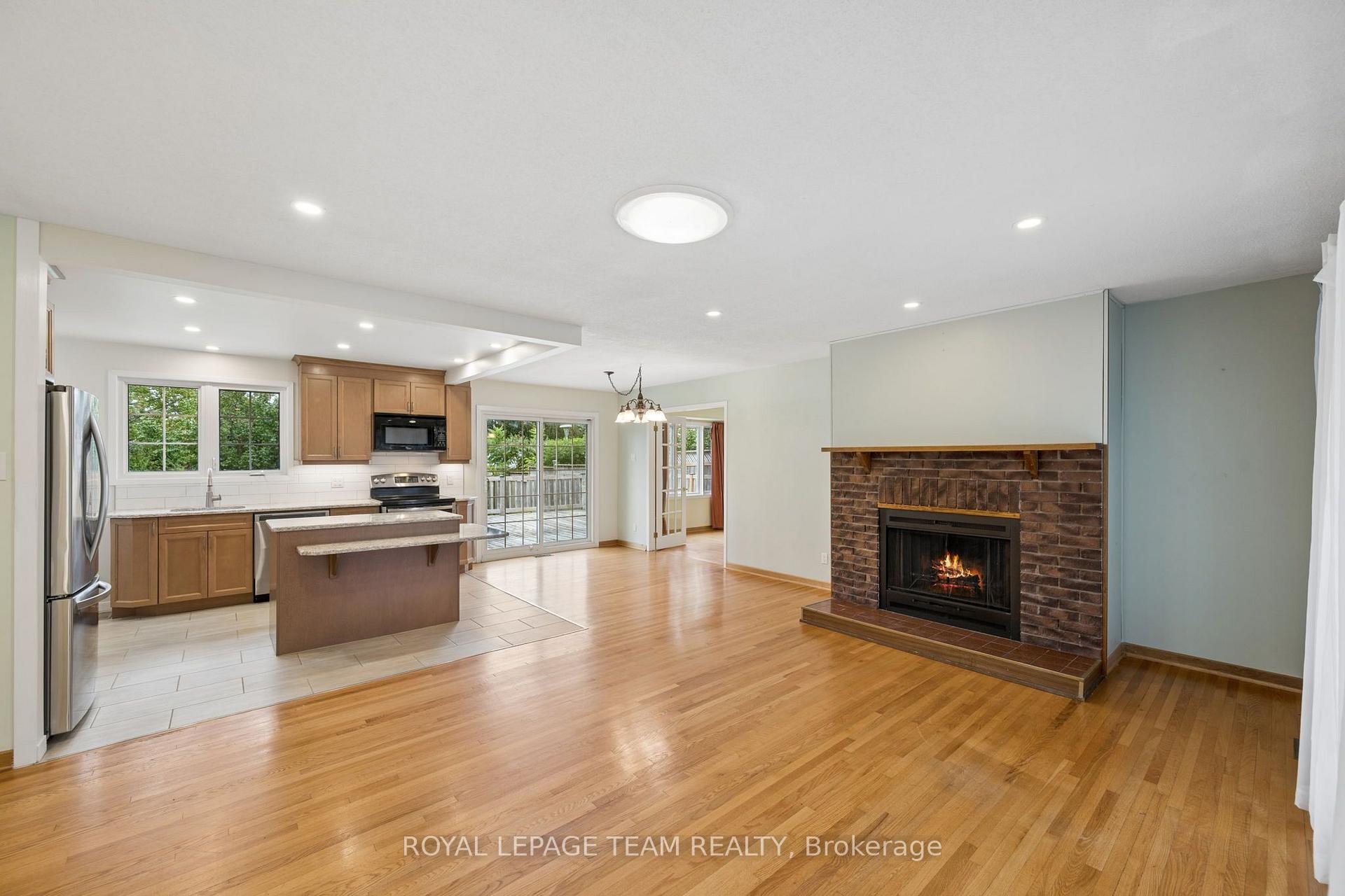 Photo 6 of 22 Redpine Drive, Ottawa, Borden Farm/Stewart Farm/Carleton Heights/Parkwood Hills — HOMEH