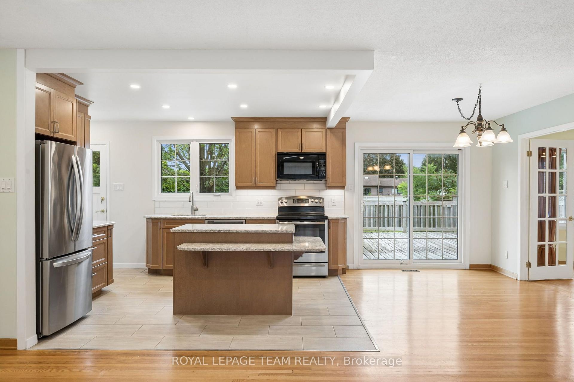 Photo 7 of 22 Redpine Drive, Ottawa, Borden Farm/Stewart Farm/Carleton Heights/Parkwood Hills — HOMEH