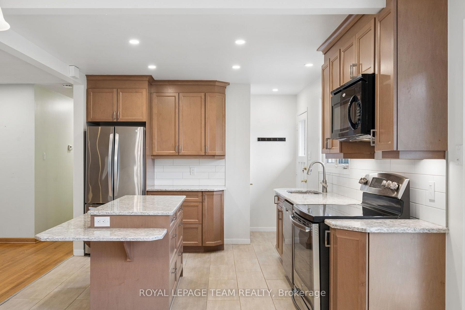 Photo 8 of 22 Redpine Drive, Ottawa, Borden Farm/Stewart Farm/Carleton Heights/Parkwood Hills — HOMEH