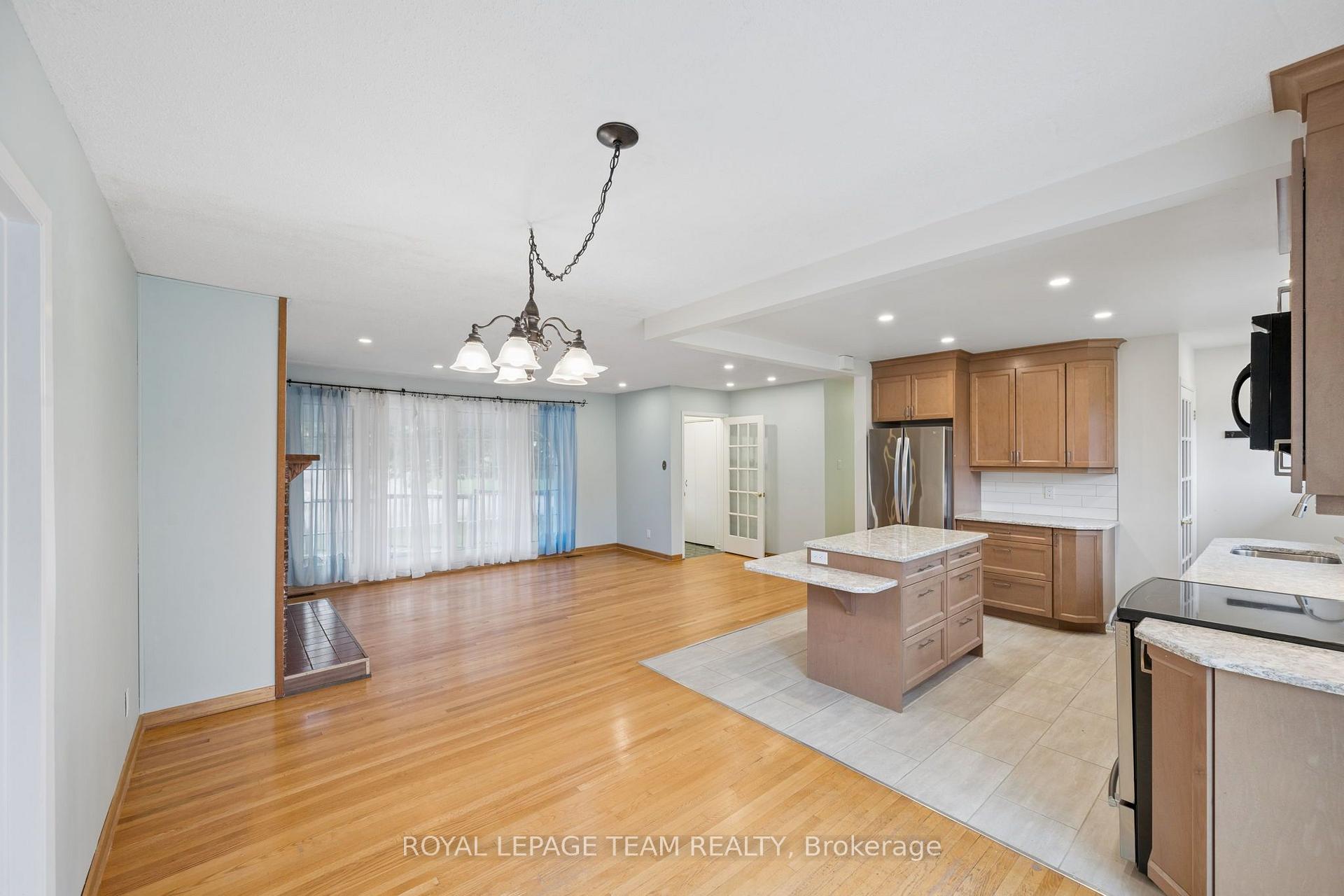 Photo 9 of 22 Redpine Drive, Ottawa, Borden Farm/Stewart Farm/Carleton Heights/Parkwood Hills — HOMEH