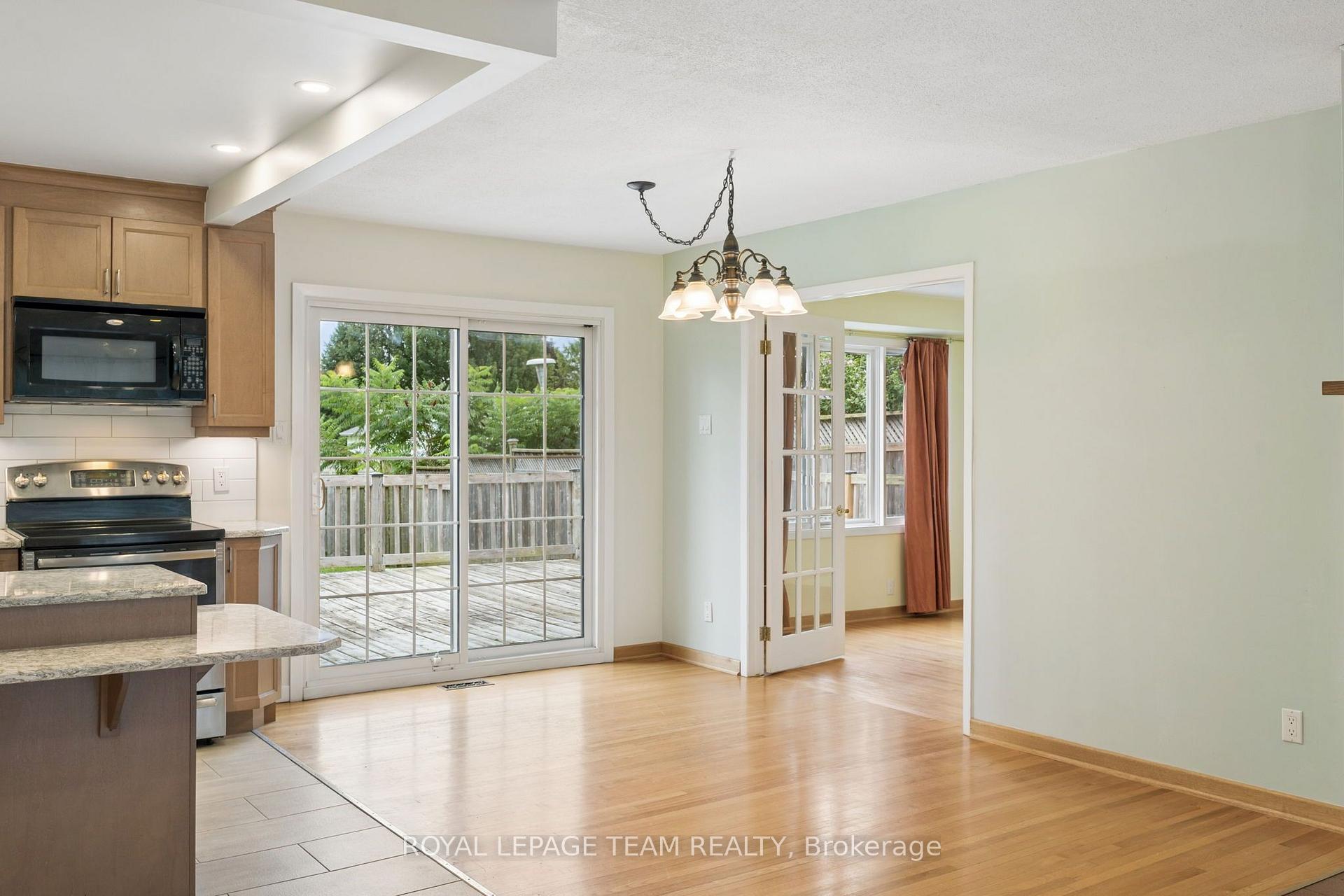 Photo 10 of 22 Redpine Drive, Ottawa, Borden Farm/Stewart Farm/Carleton Heights/Parkwood Hills — HOMEH