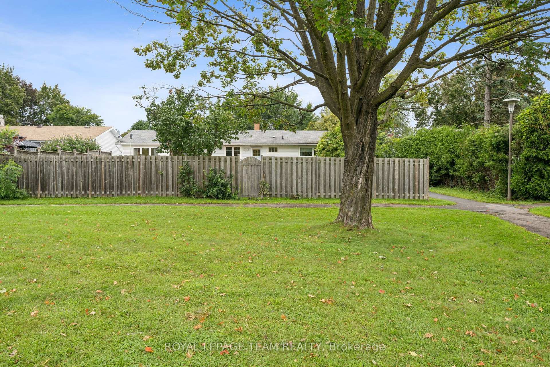Photo 27 of 22 Redpine Drive, Ottawa, Borden Farm/Stewart Farm/Carleton Heights/Parkwood Hills — HOMEH