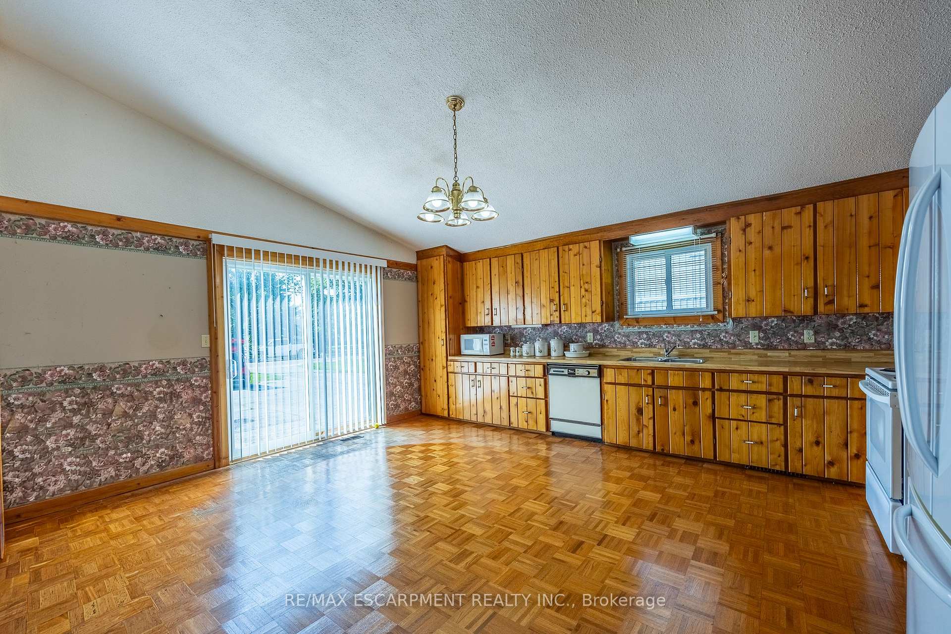 Photo 11 of 1032 Main Street, Norfolk, Port Dover — HOMEH