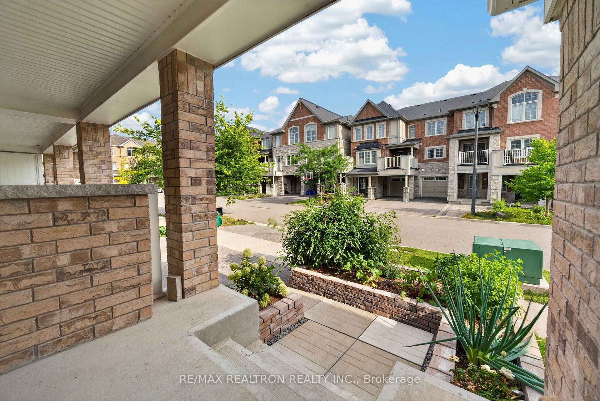 Photo 4 of 1096 Silk Street, Pickering, Rural Pickering — HOMEH