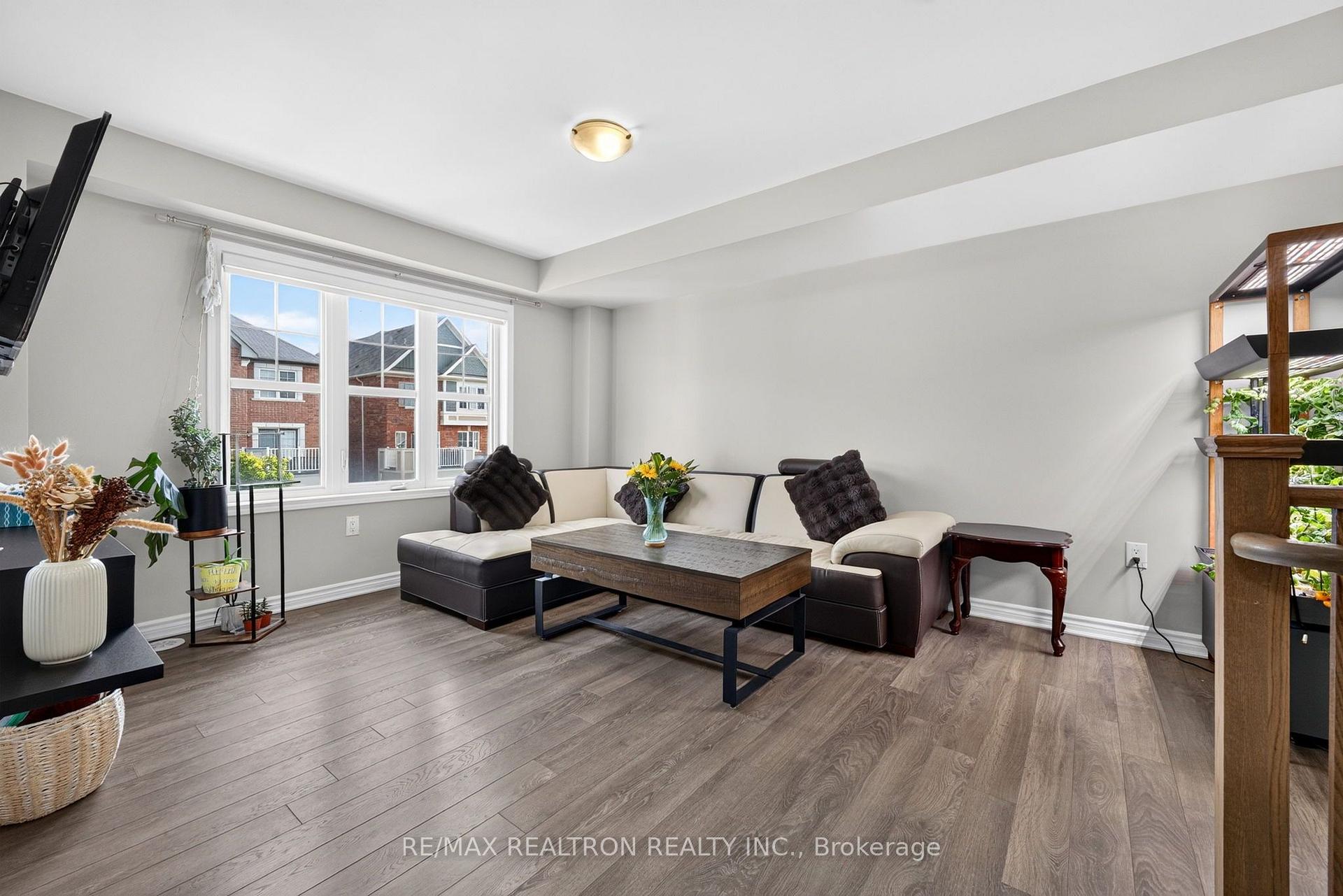 Photo 7 of 1096 Silk Street, Pickering, Rural Pickering — HOMEH