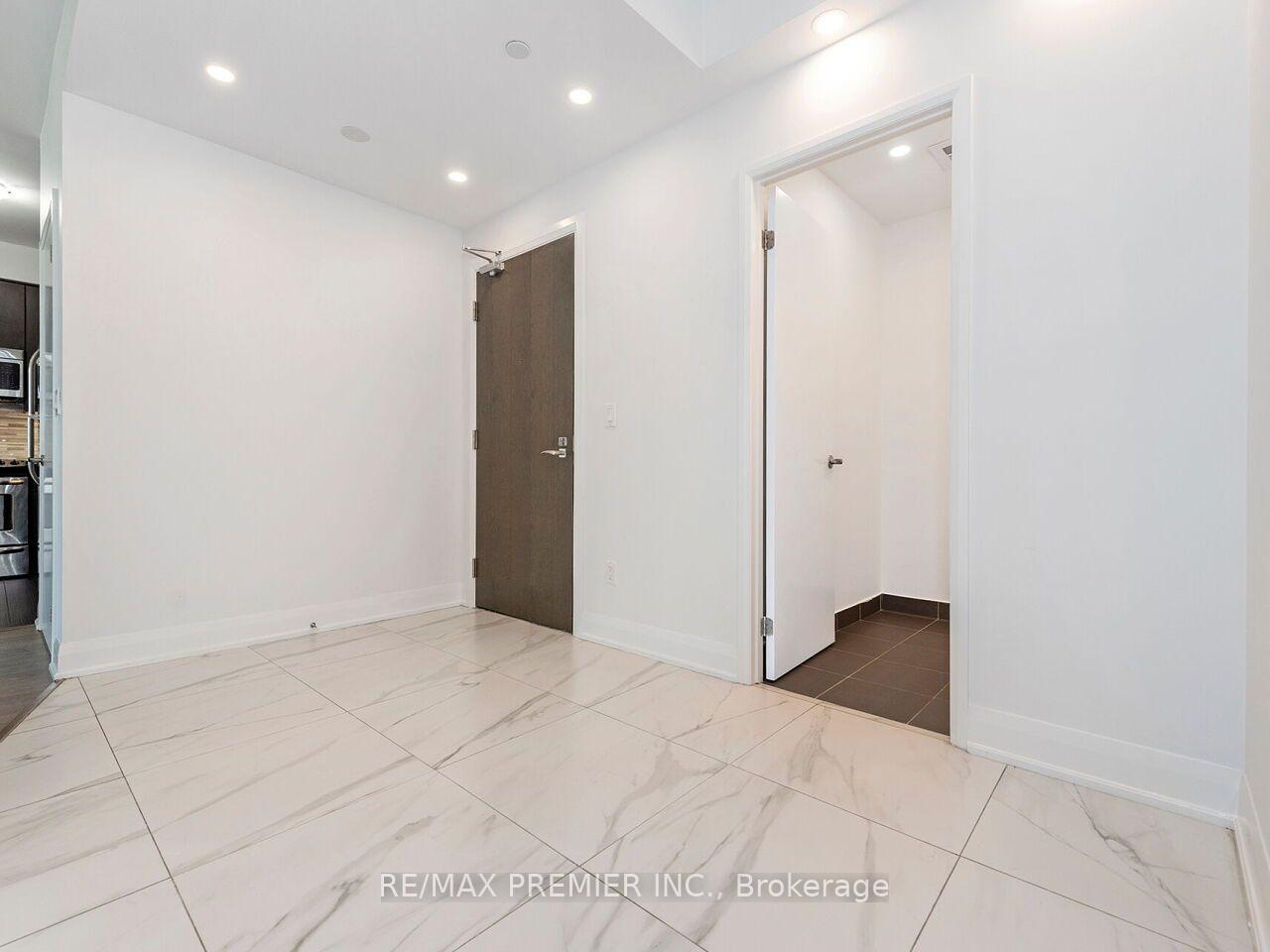Photo 12 of Unit 1706, 2900 Highway 7, Vaughan, Concord — HOMEH