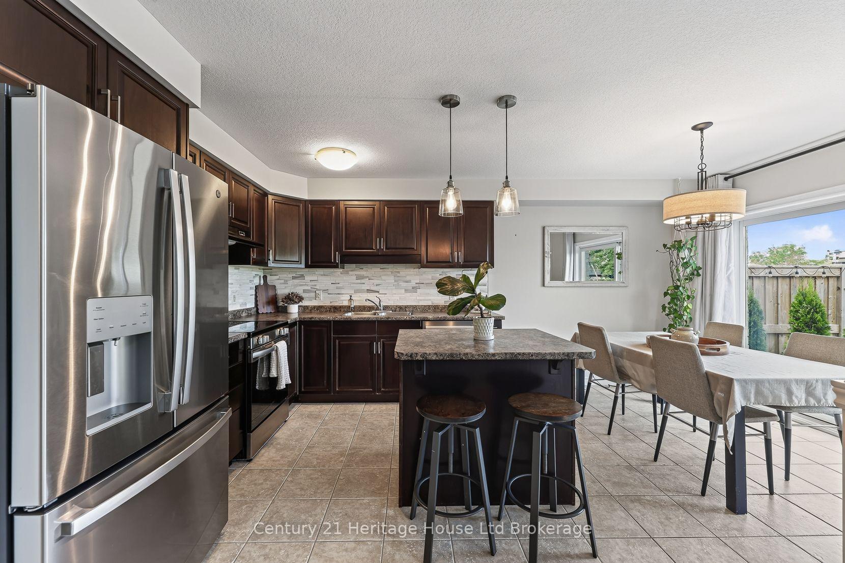 Photo 11 of 783 Frontenac Crescent, Woodstock, Woodstock - South — HOMEH