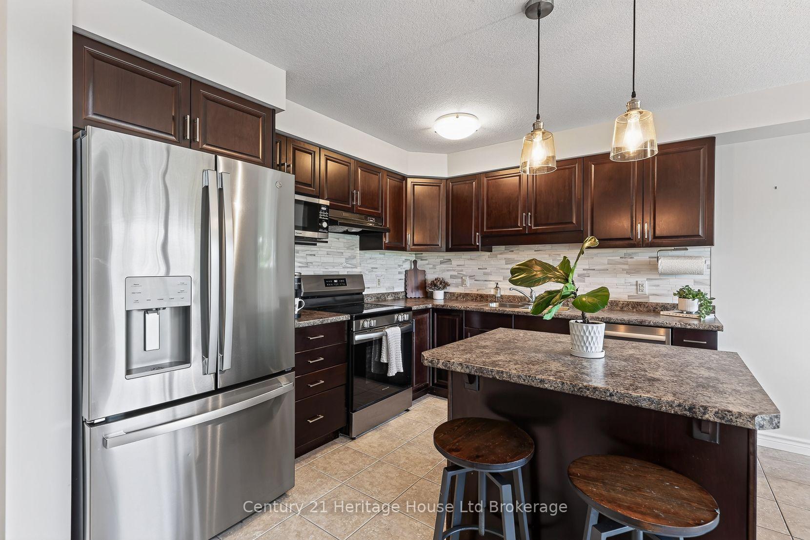 Photo 12 of 783 Frontenac Crescent, Woodstock, Woodstock - South — HOMEH