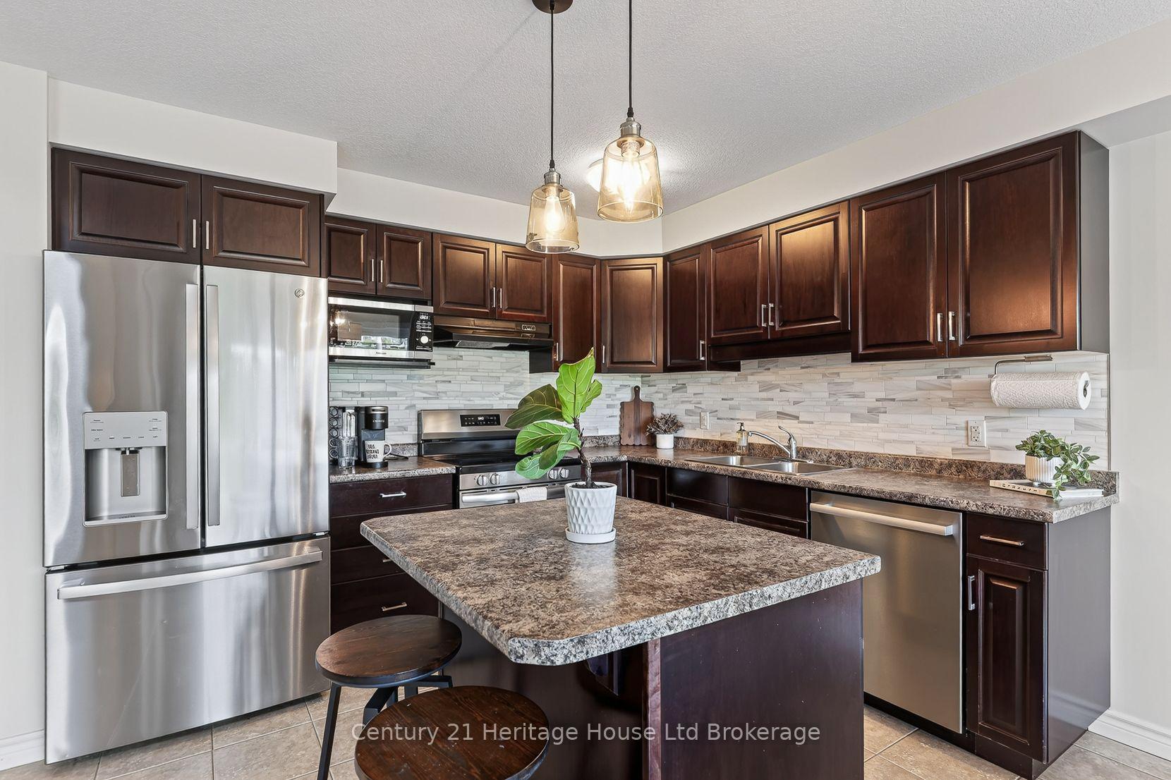 Photo 14 of 783 Frontenac Crescent, Woodstock, Woodstock - South — HOMEH