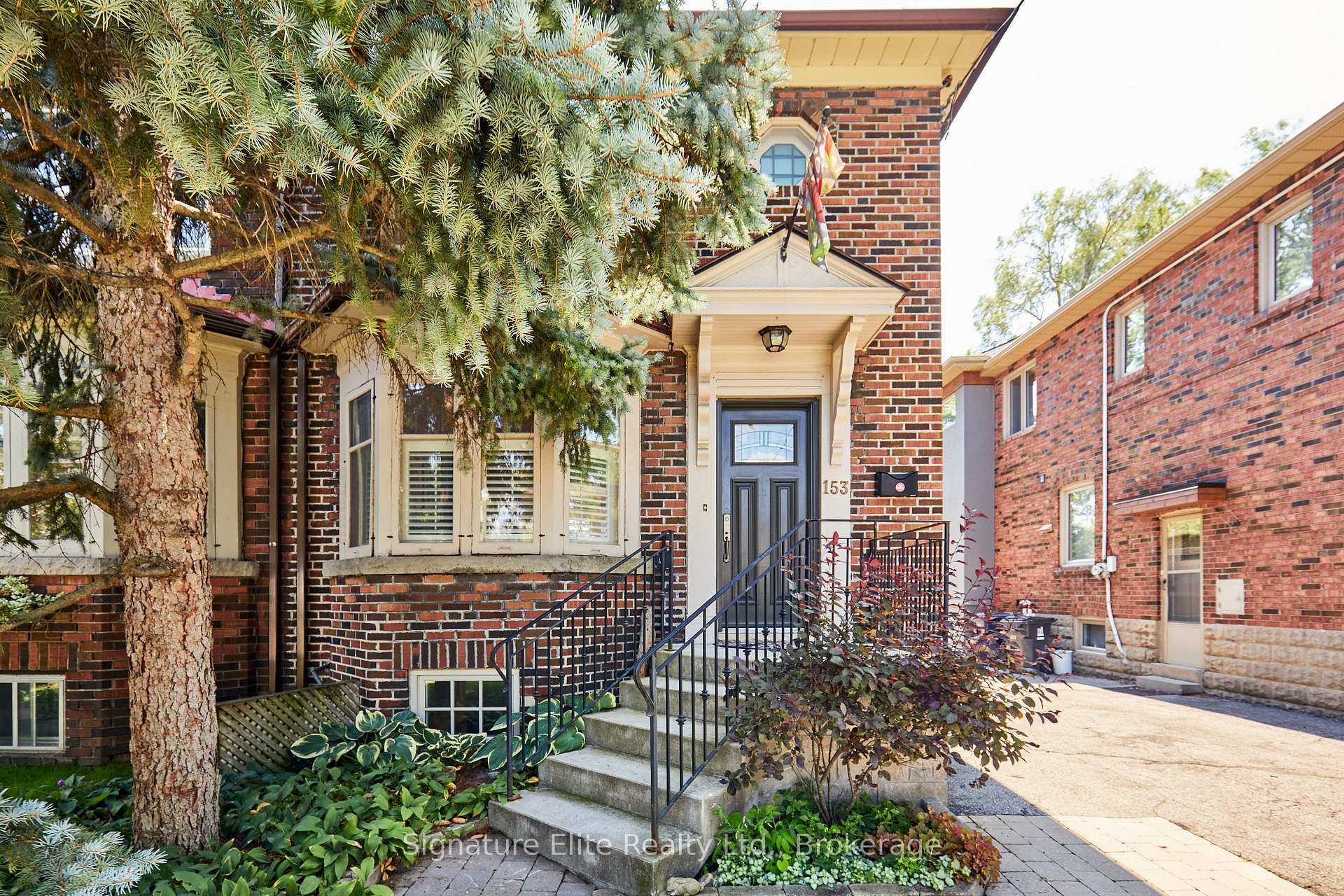 Front of 153 Parkhurst Boulevard
