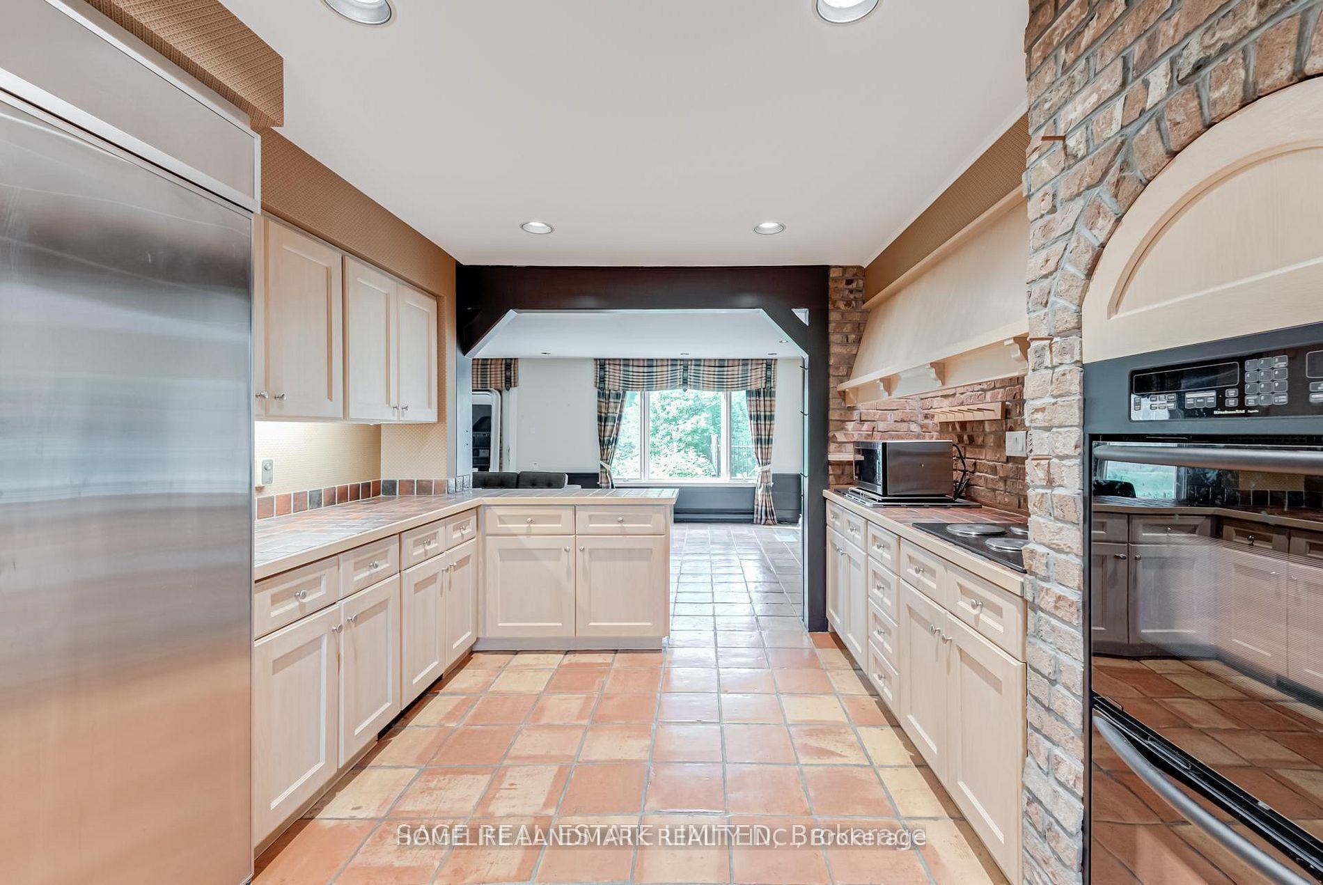 Photo 6 of 69 Fairway Heights Drive, Markham, Bayview Fairway-Bayview Country Club Estates — HOMEH
