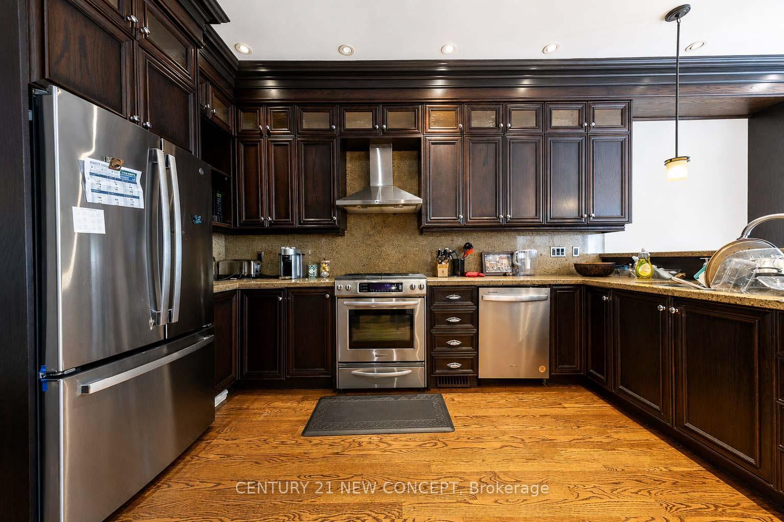 Photo 10 of 42 Bellefair Avenue, Toronto, The Beaches — HOMEH