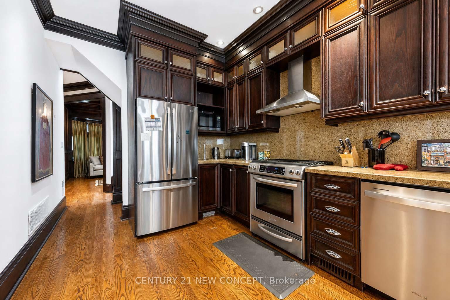 Photo 11 of 42 Bellefair Avenue, Toronto, The Beaches — HOMEH