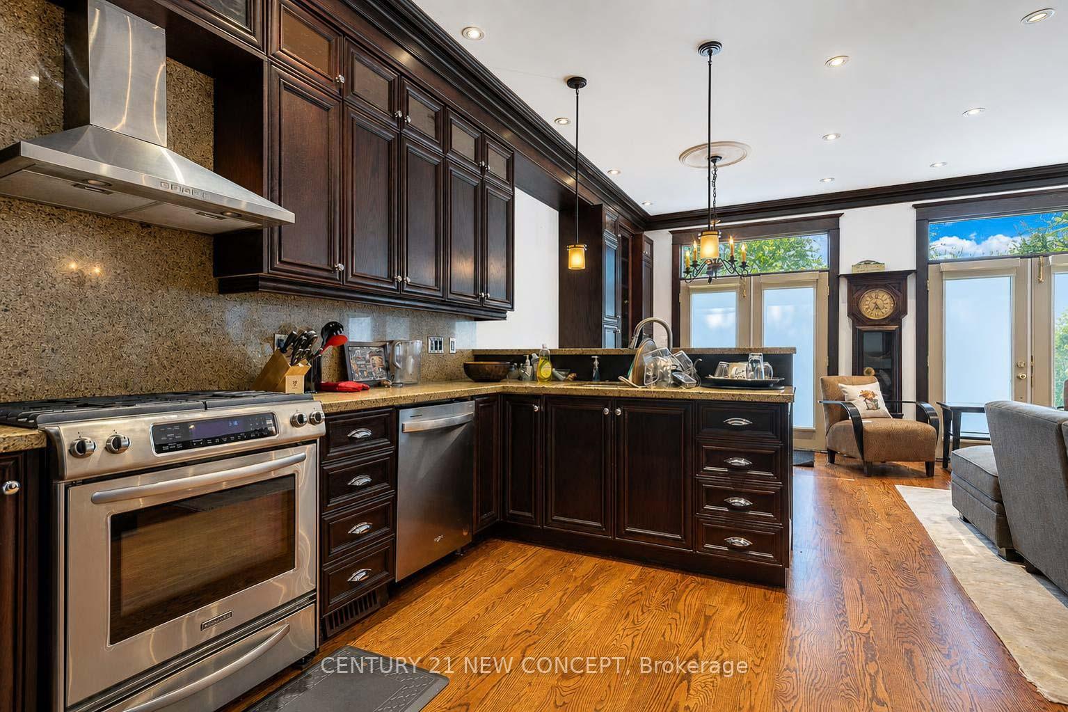 Photo 12 of 42 Bellefair Avenue, Toronto, The Beaches — HOMEH