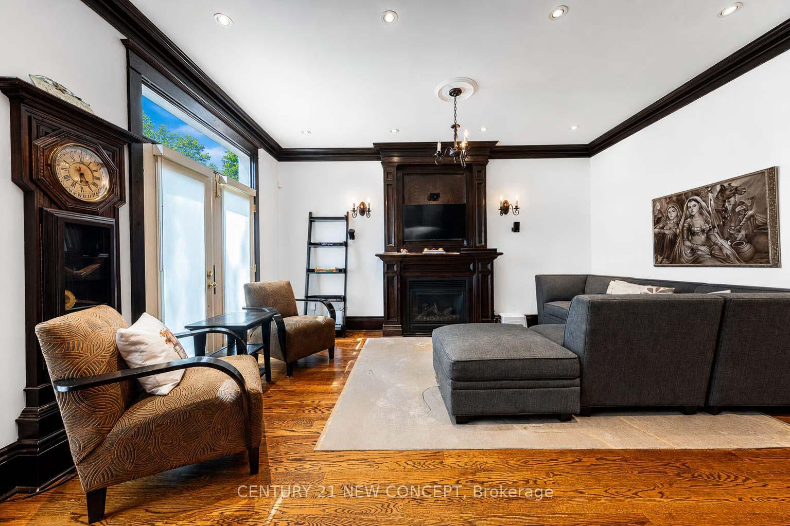 Photo 13 of 42 Bellefair Avenue, Toronto, The Beaches — HOMEH