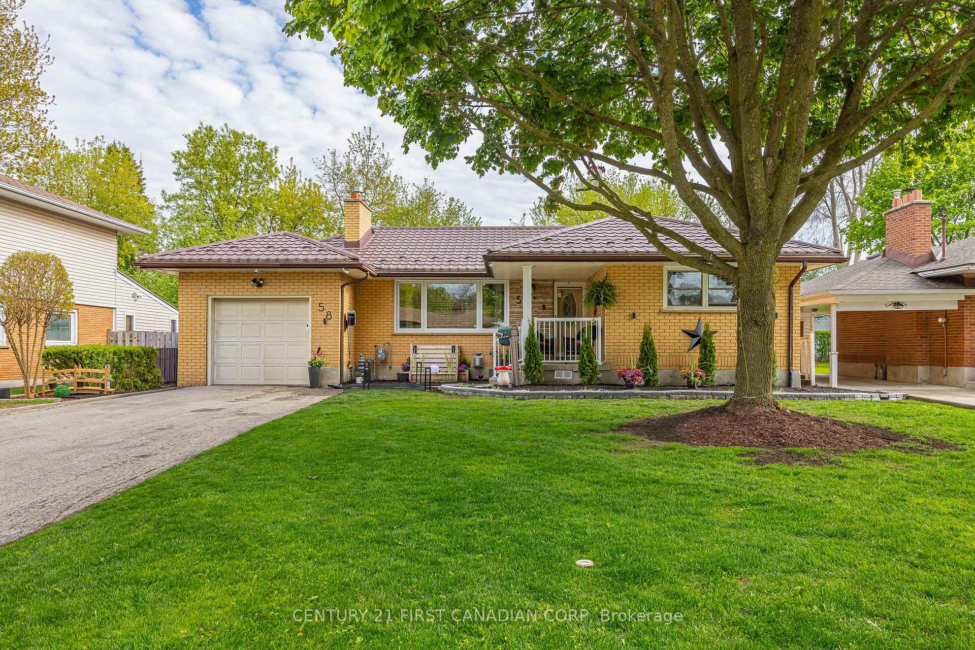 Photo of 58 Centre Crescent N