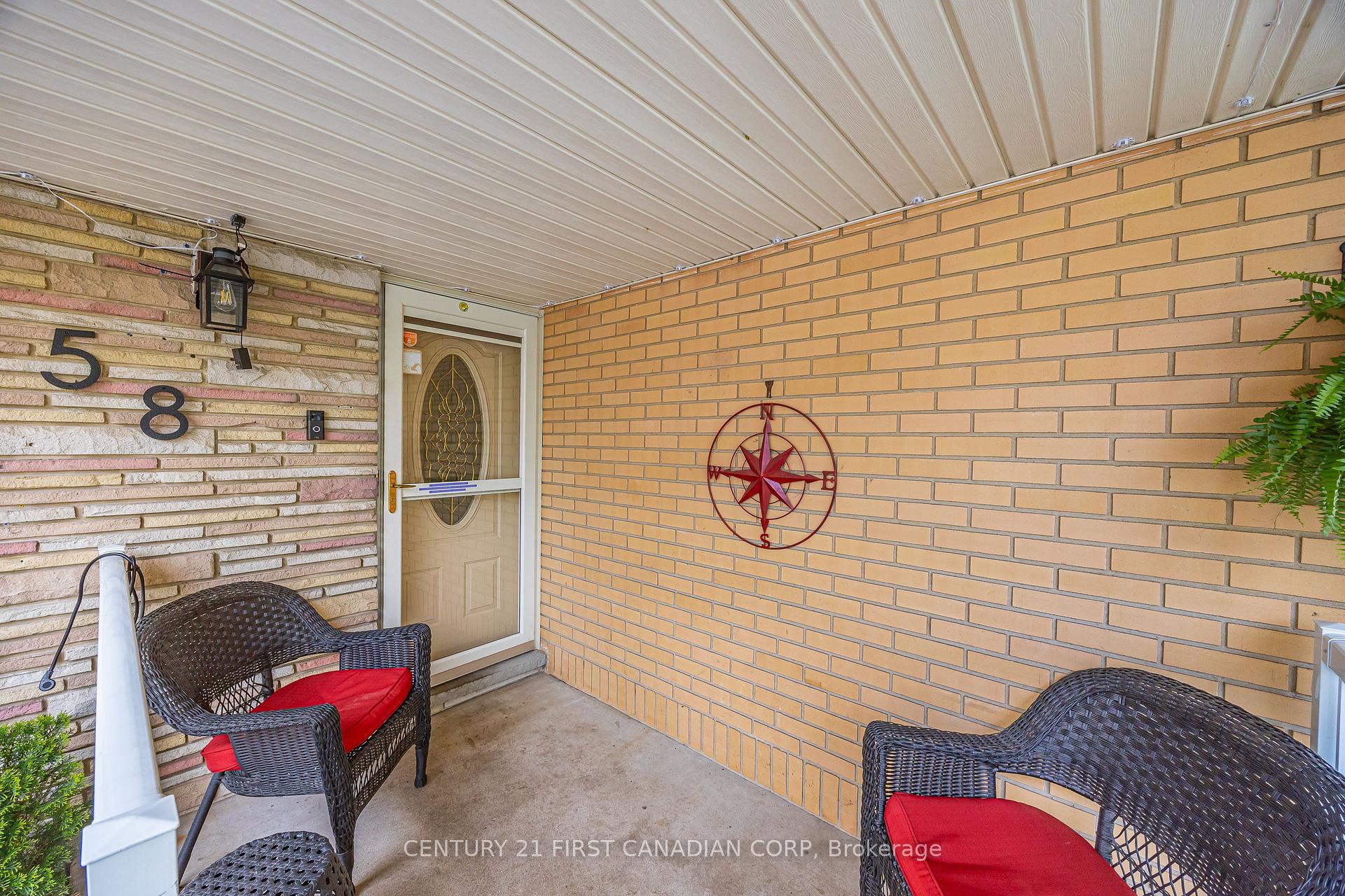 Photo 7 of 58 Centre Crescent N, London, South D — HOMEH