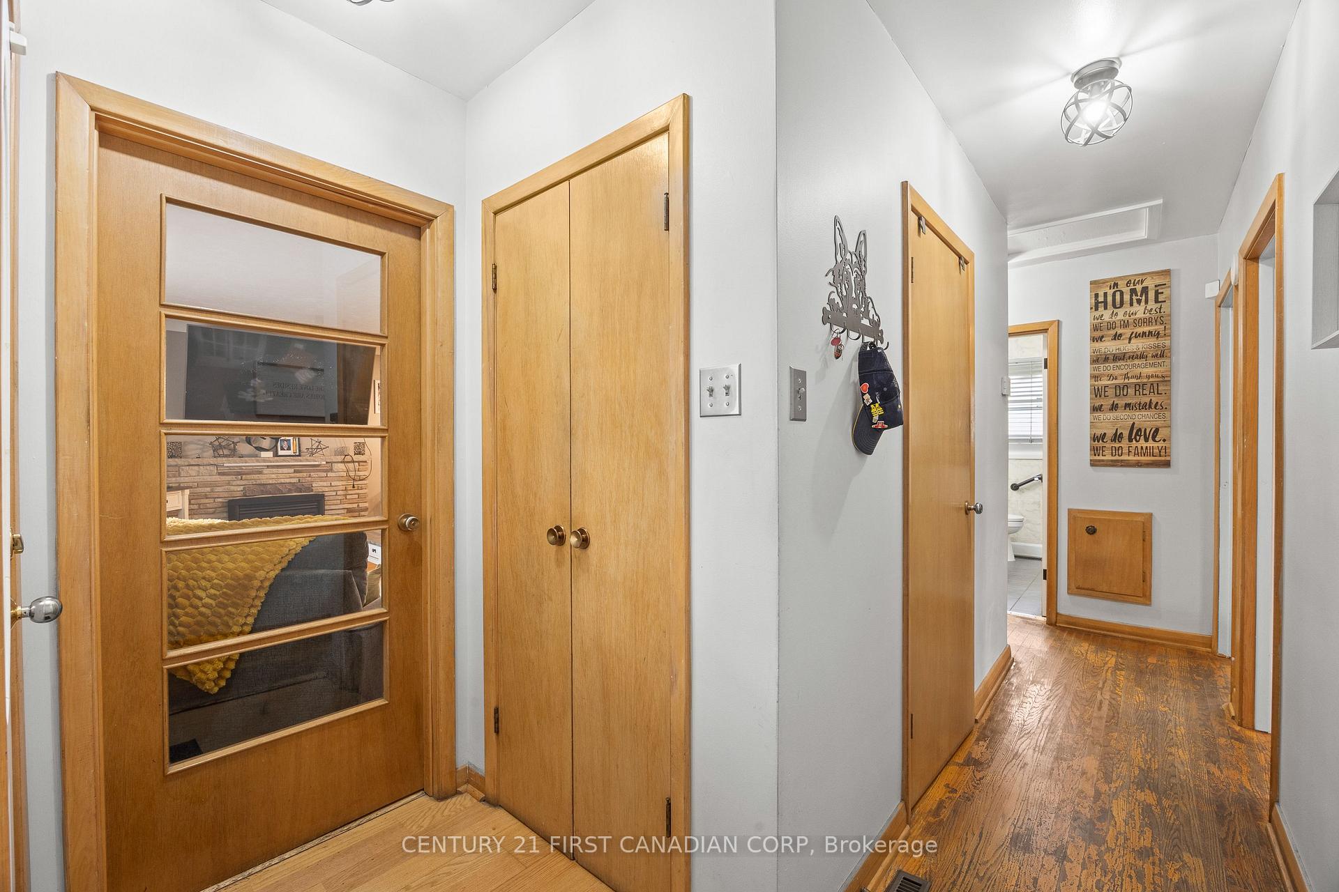 Photo 9 of 58 Centre Crescent N, London, South D — HOMEH