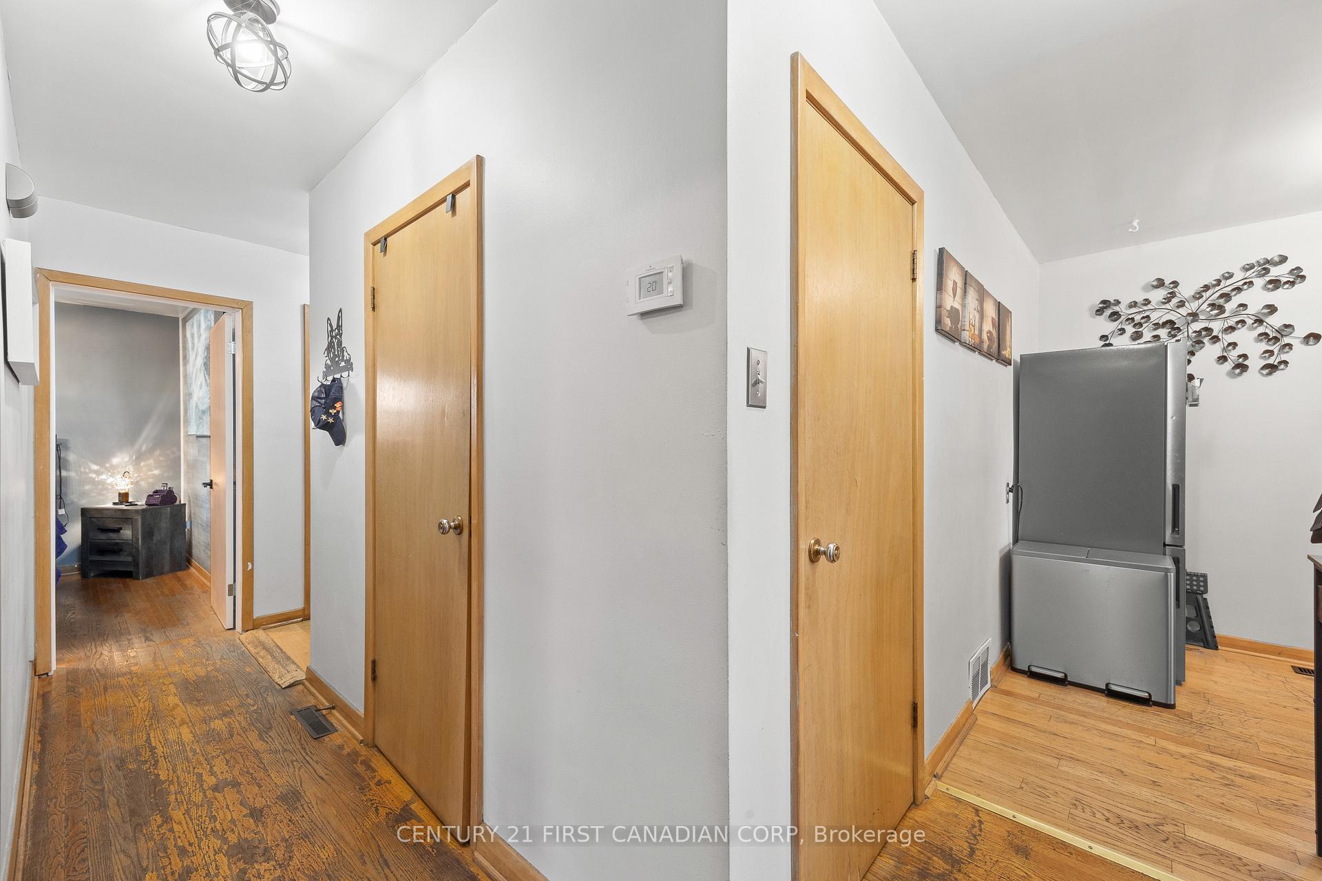 Photo 10 of 58 Centre Crescent N, London, South D — HOMEH