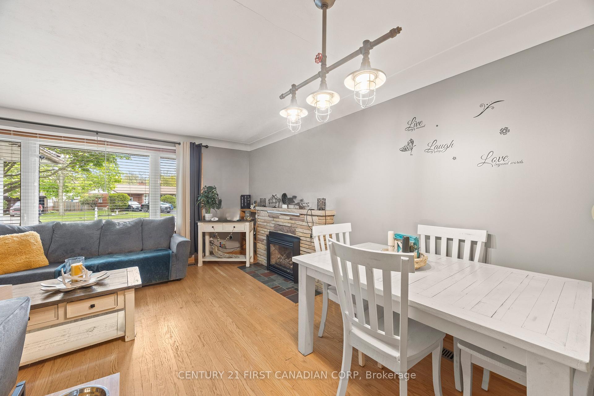 Photo 15 of 58 Centre Crescent N, London, South D — HOMEH