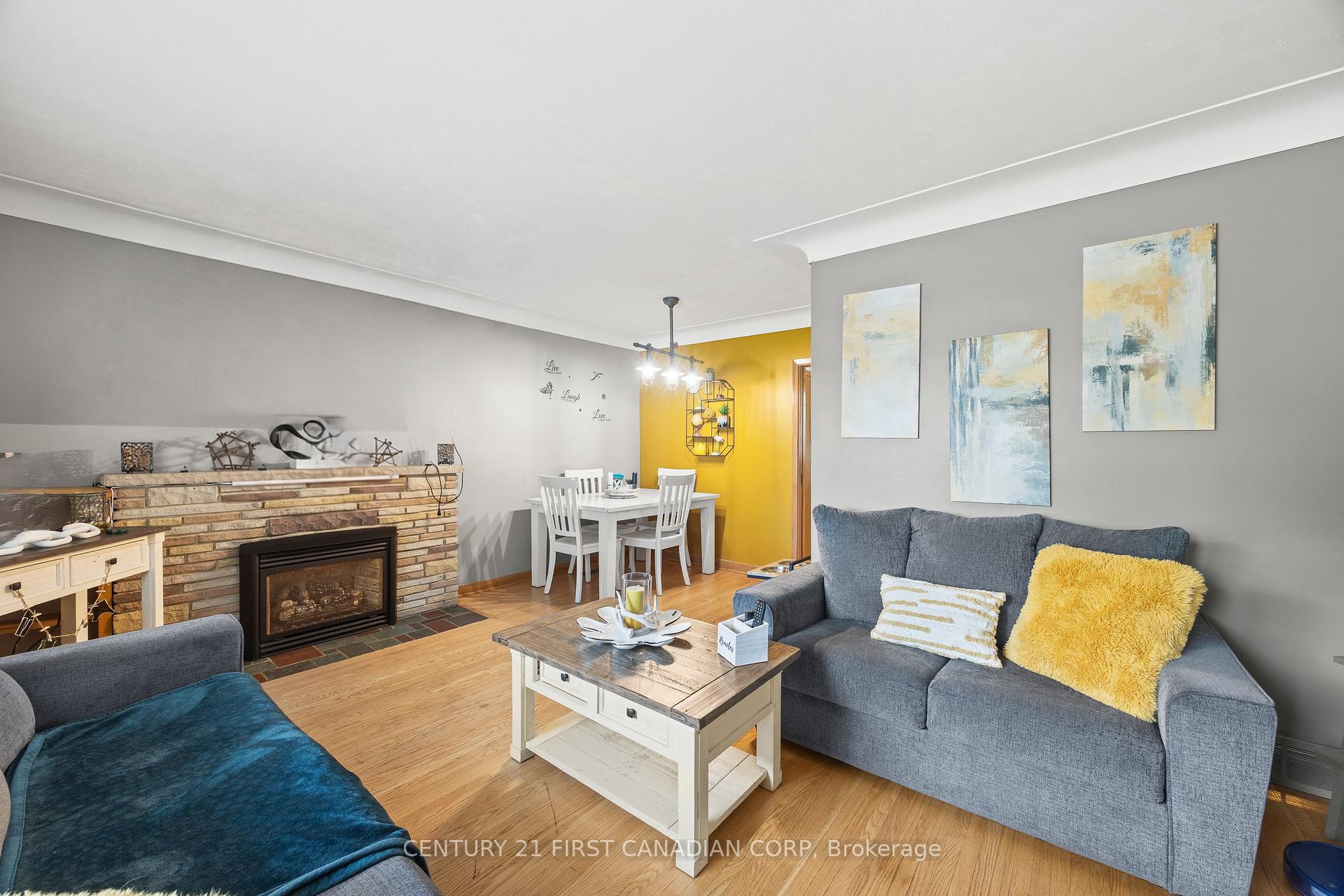 Photo 18 of 58 Centre Crescent N, London, South D — HOMEH