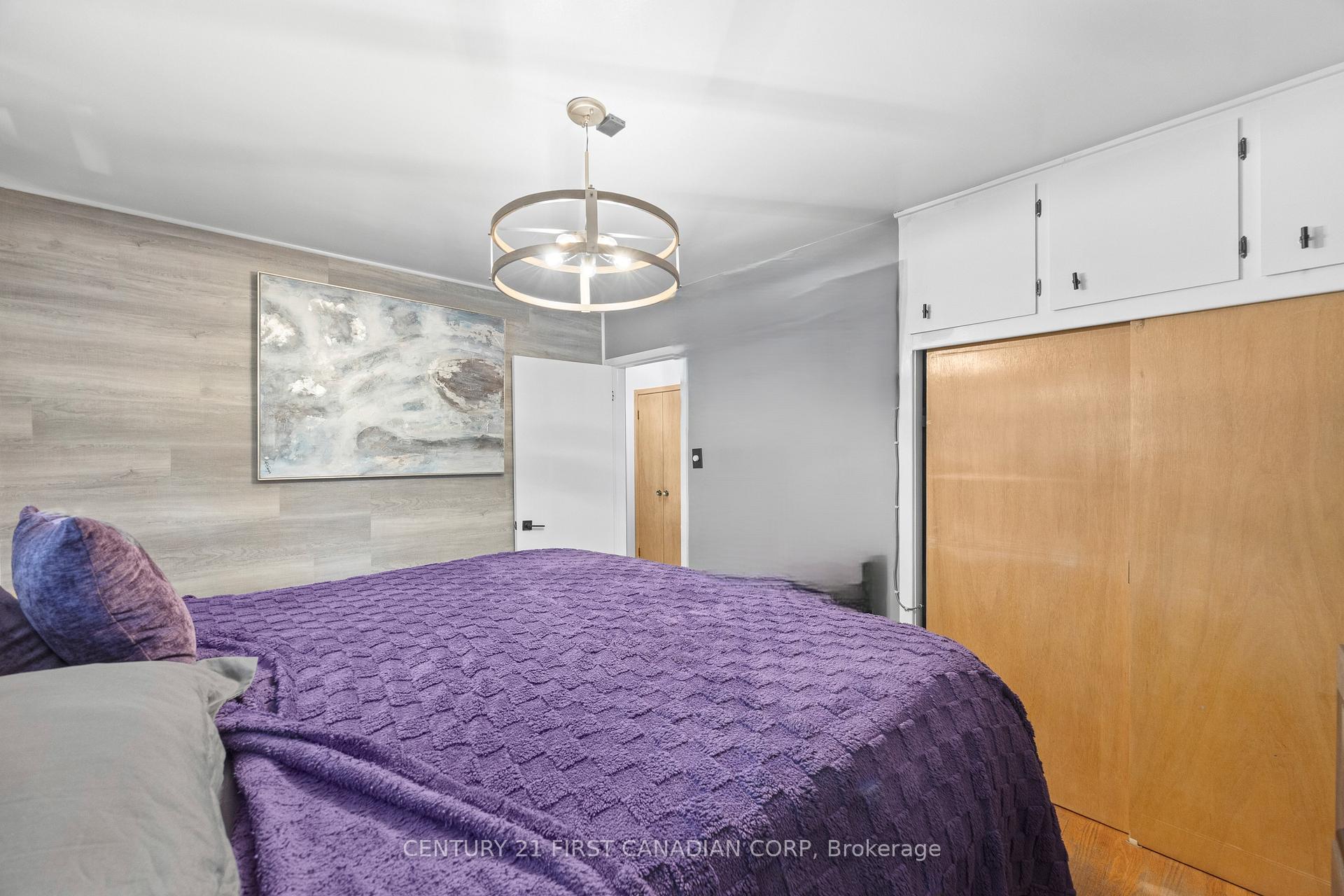 Photo 20 of 58 Centre Crescent N, London, South D — HOMEH