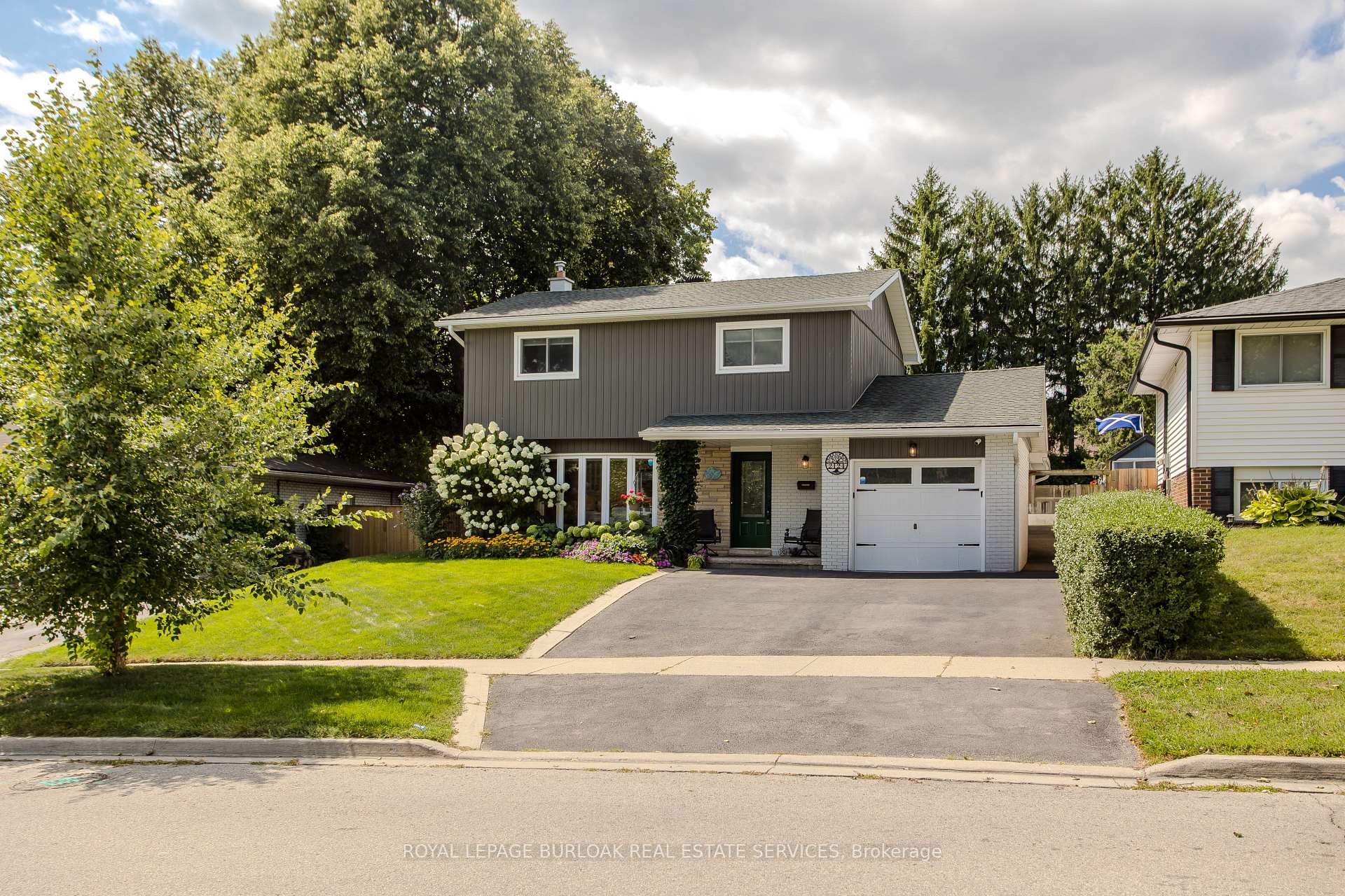 Photo 1 of 2124 Sandringham Drive, Burlington, Mountainside — HOMEH