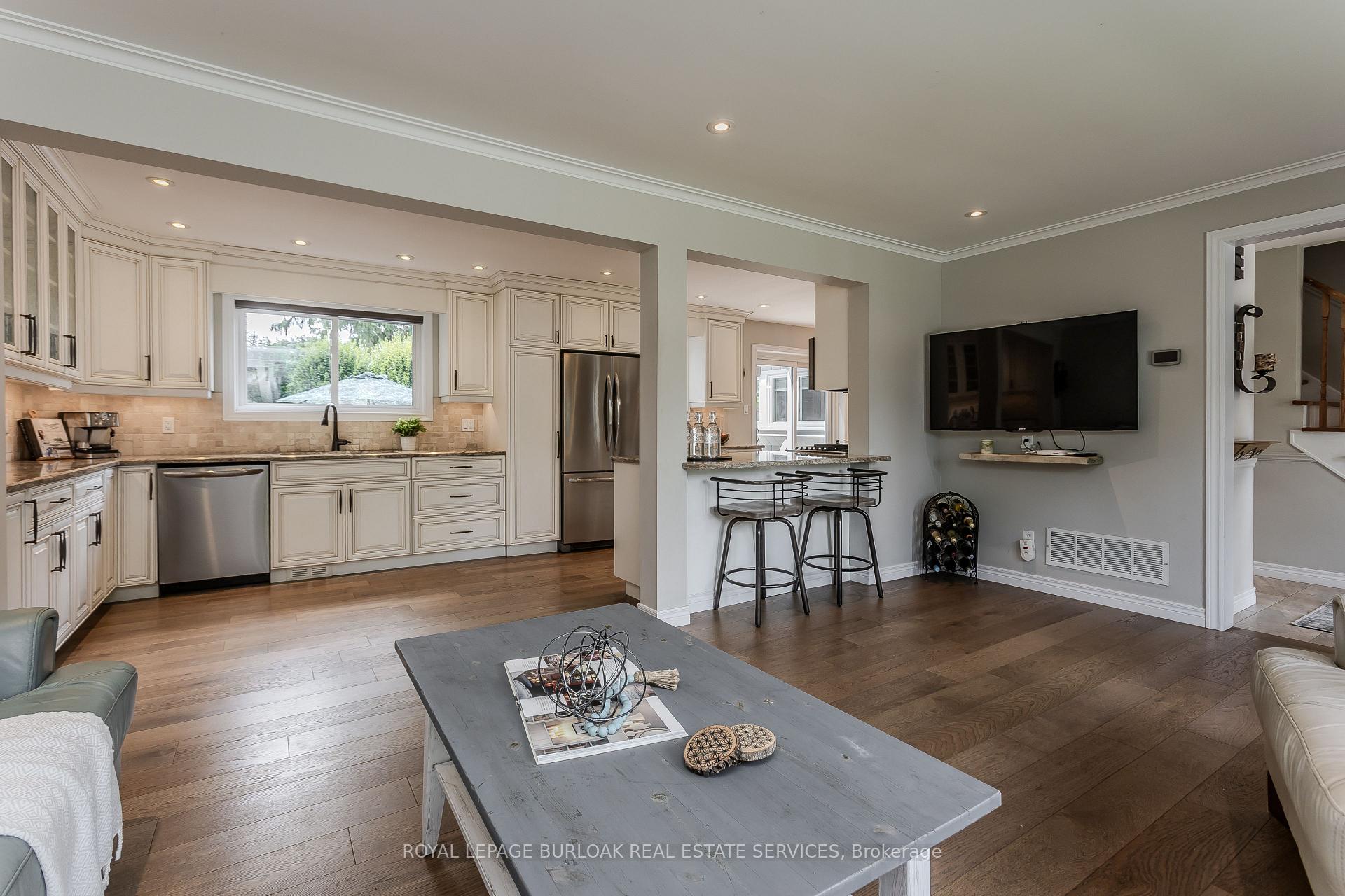 Photo 8 of 2124 Sandringham Drive, Burlington, Mountainside — HOMEH