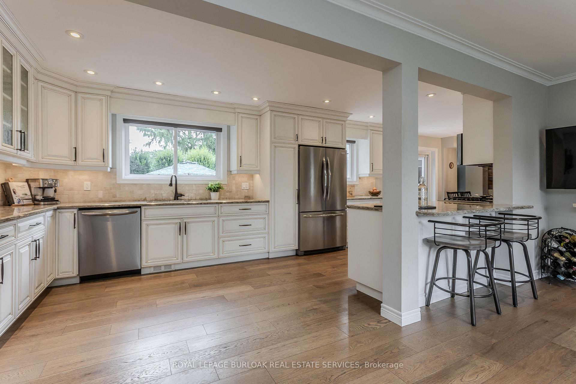 Photo 9 of 2124 Sandringham Drive, Burlington, Mountainside — HOMEH