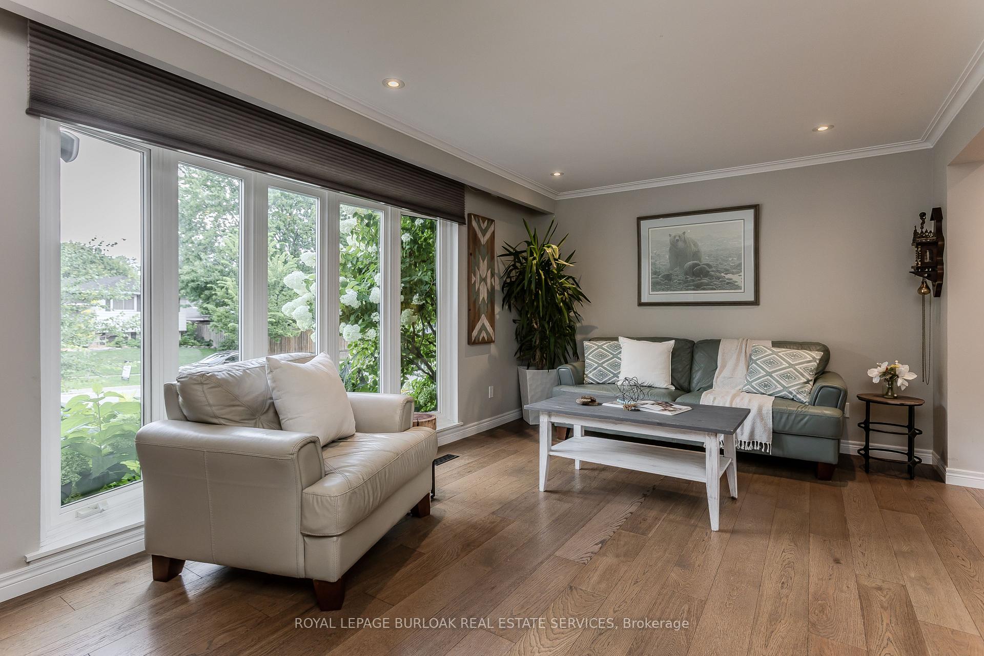 Photo 10 of 2124 Sandringham Drive, Burlington, Mountainside — HOMEH