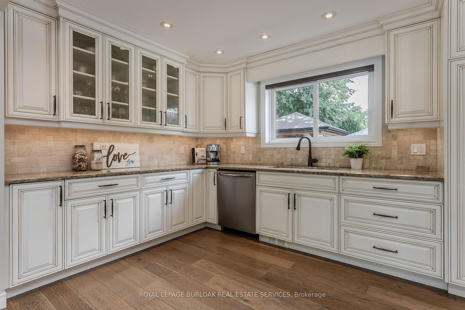 Photo 11 of 2124 Sandringham Drive, Burlington, Mountainside — HOMEH
