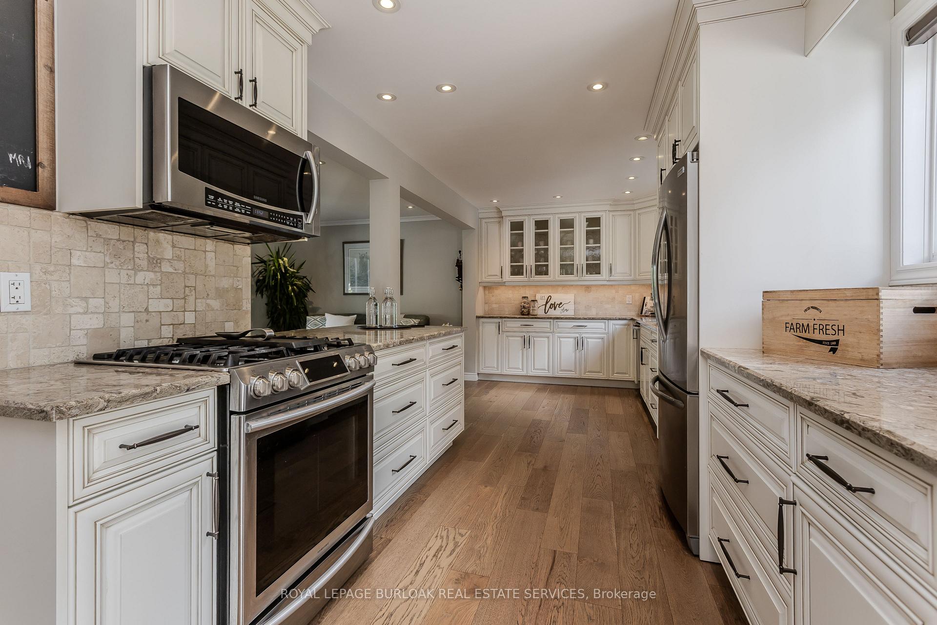 Photo 12 of 2124 Sandringham Drive, Burlington, Mountainside — HOMEH