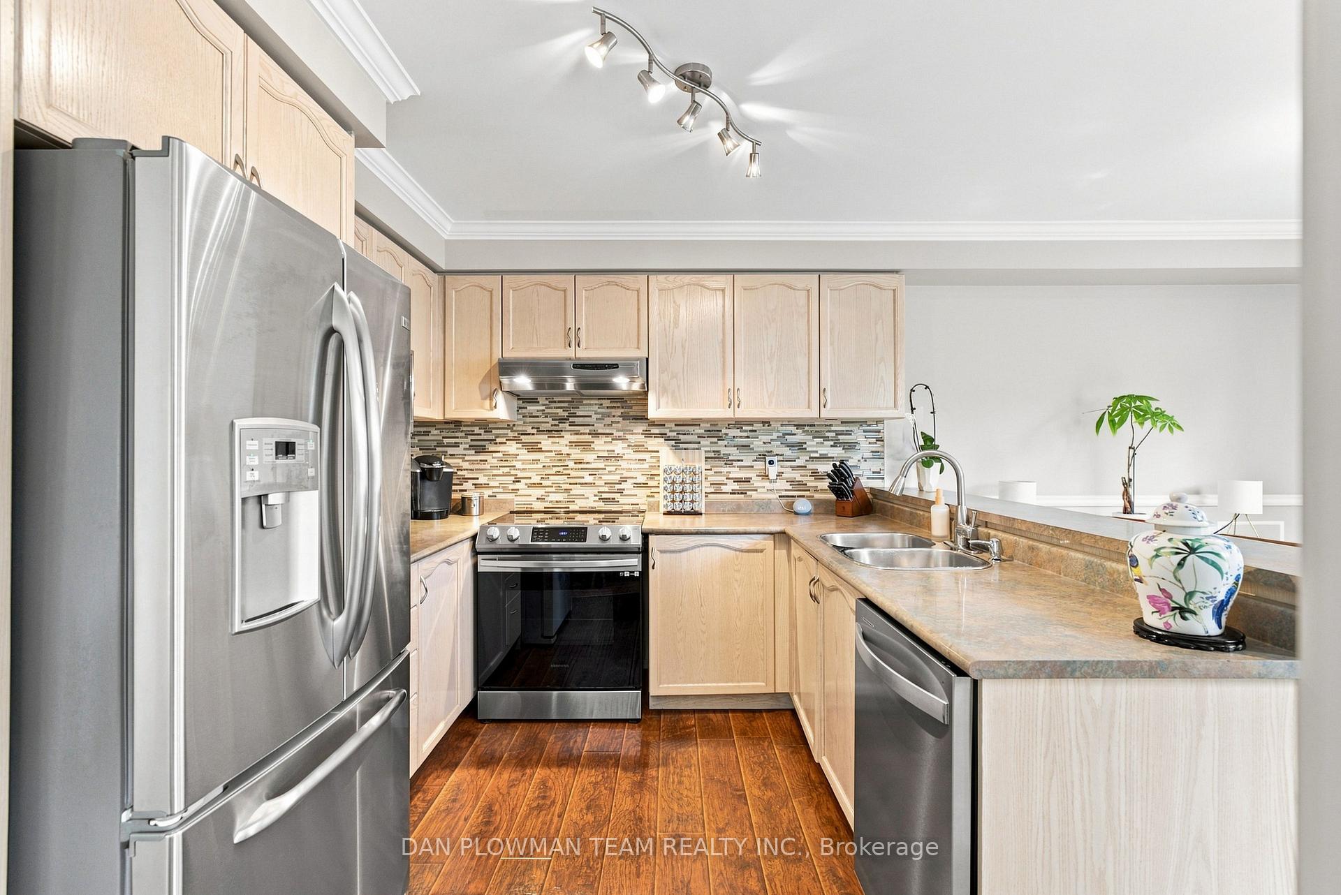 Photo 12 of 52 Wells Crescent, Whitby, Brooklin — HOMEH