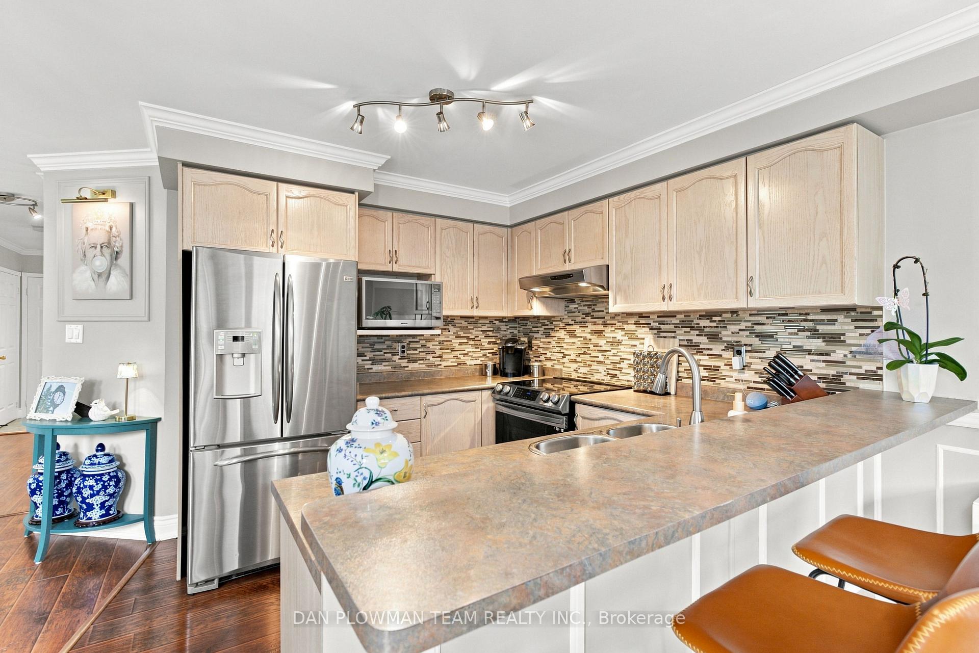 Photo 14 of 52 Wells Crescent, Whitby, Brooklin — HOMEH