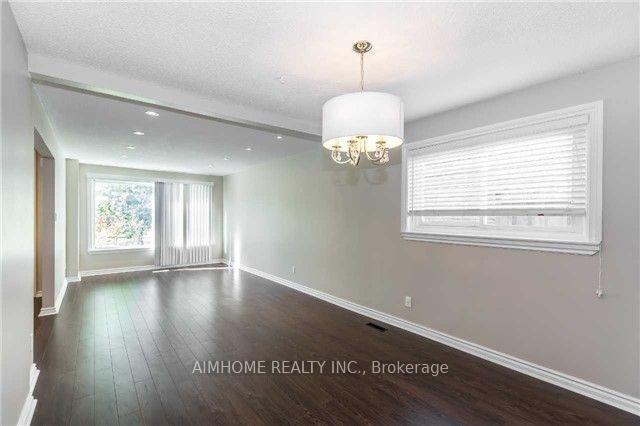 Photo 2 of 34 Hagerman Boulevard, Markham, Unionville — HOMEH